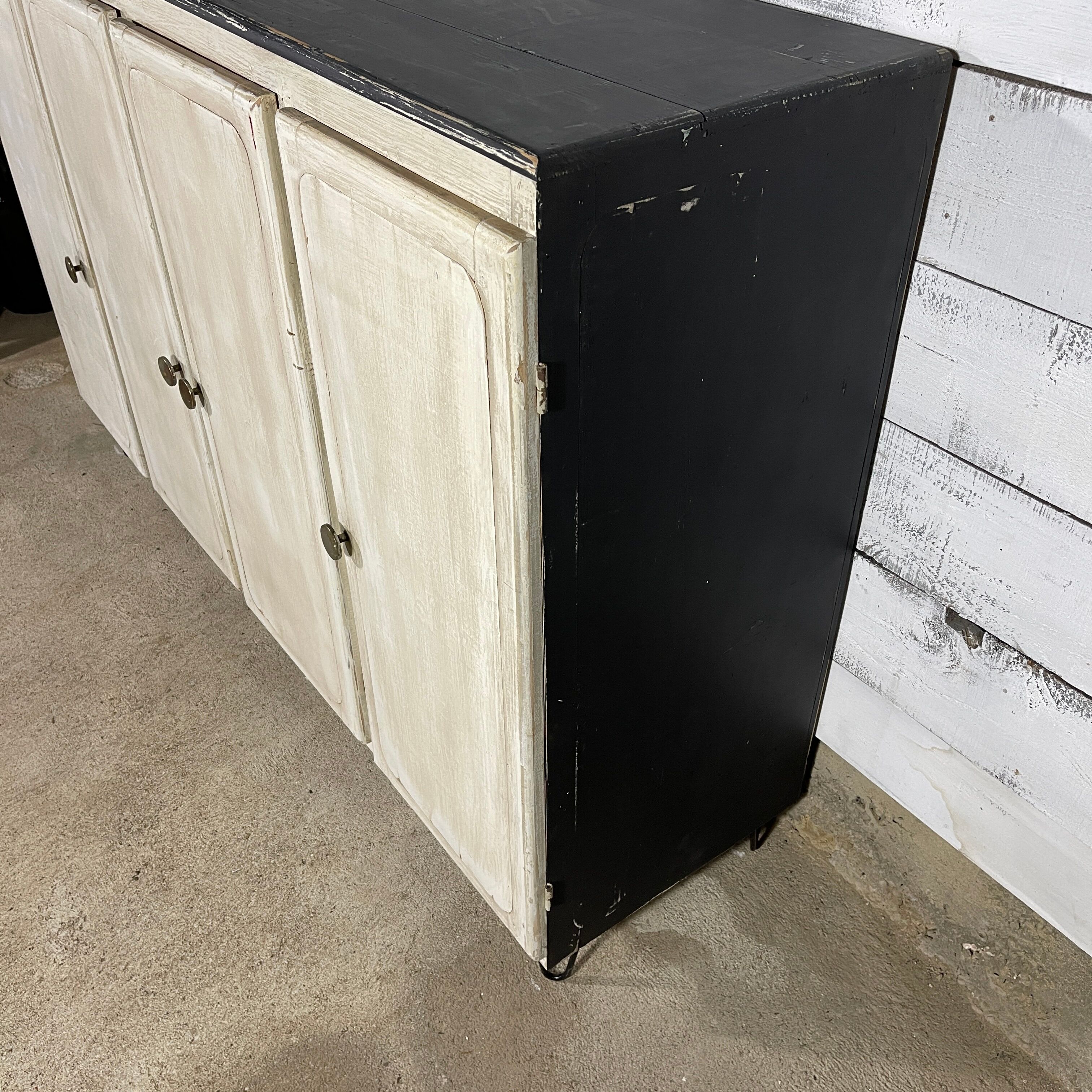 Patinated sideboard 4 doors