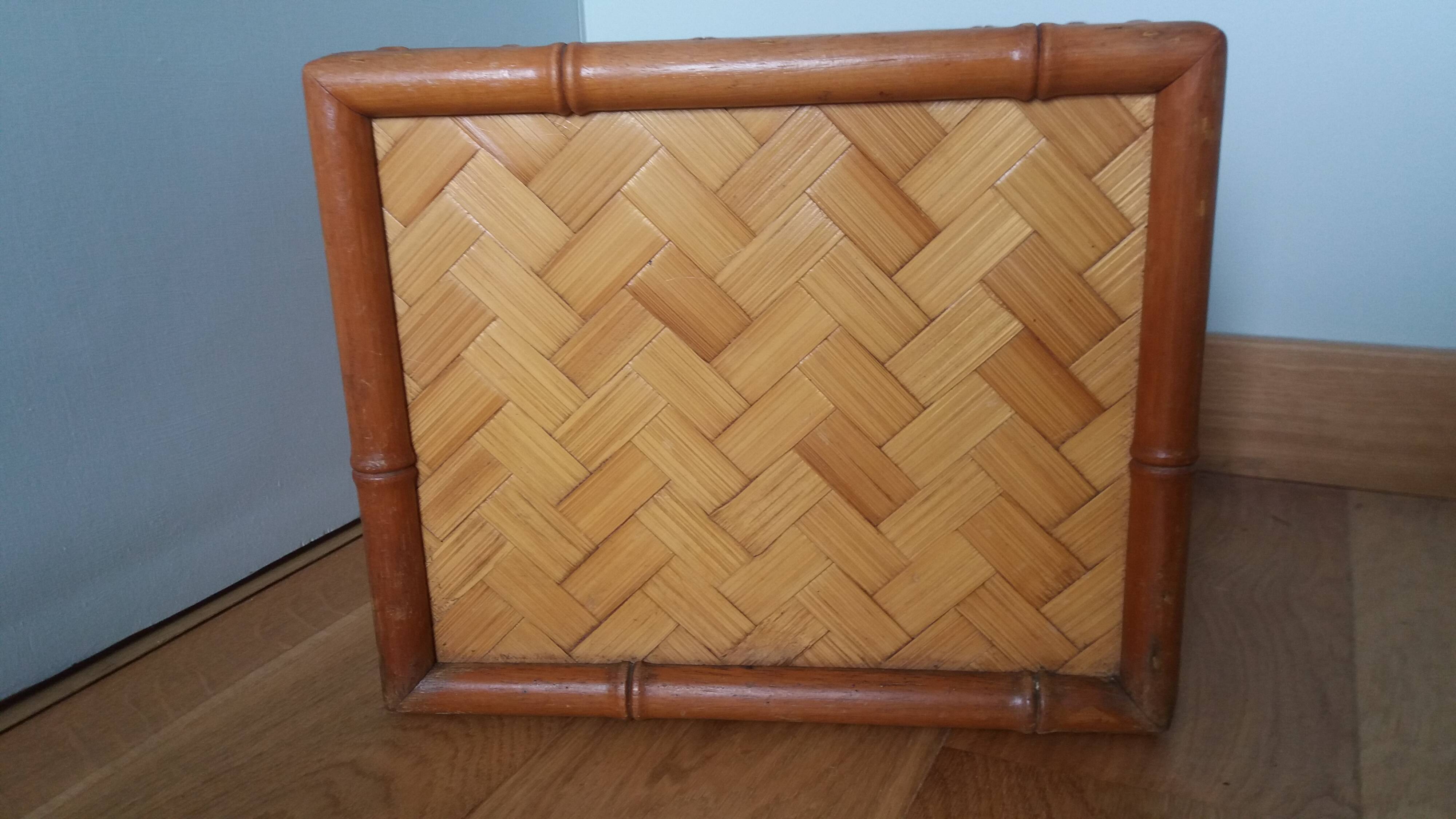 Cache pot, storage box in wood and rattan.