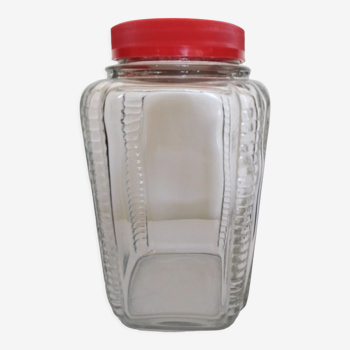 Glass jar with its cap