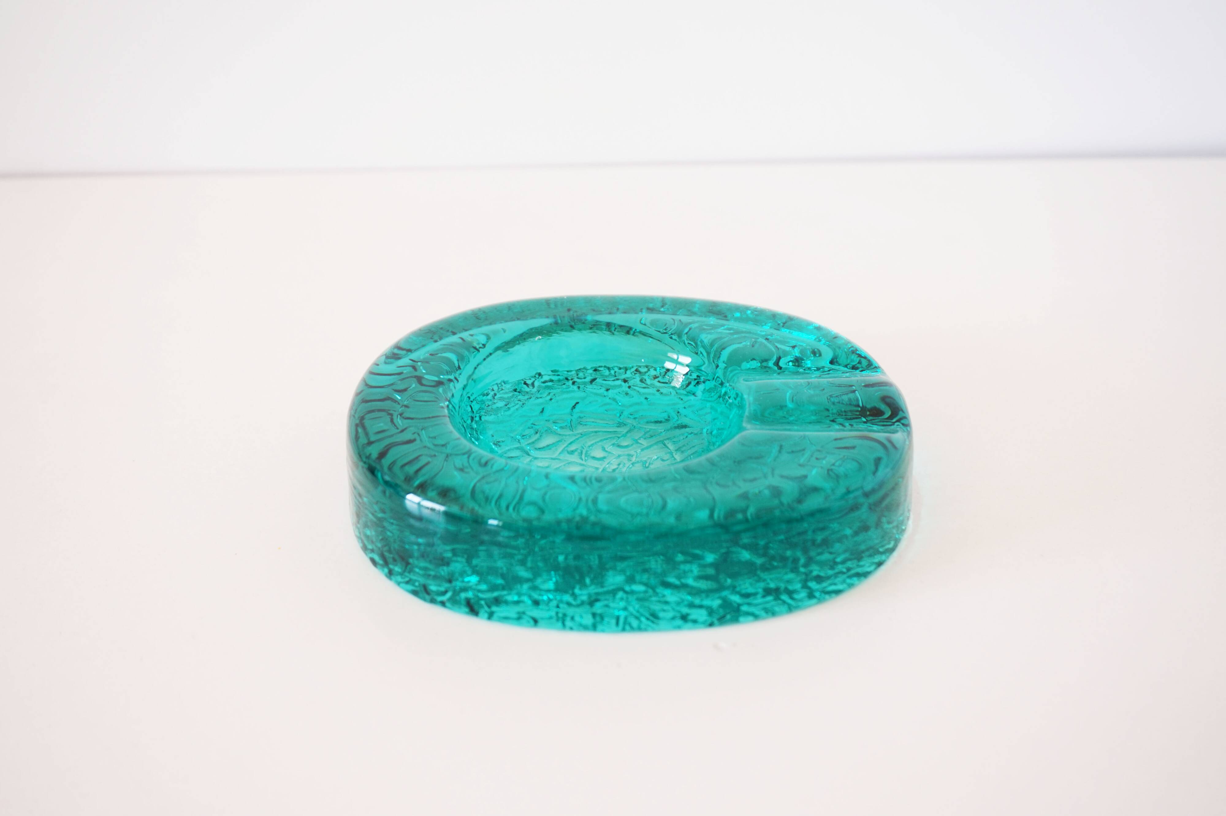 Turquoise annealed glass pocket empty
