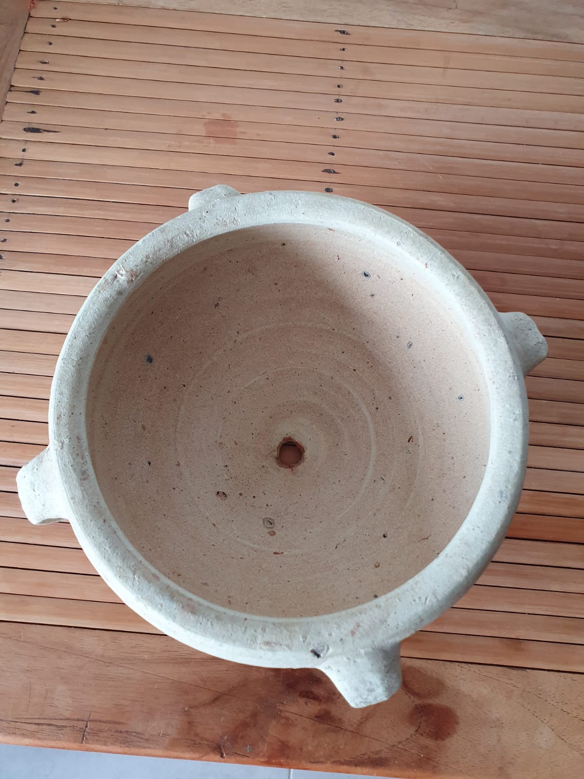 Flower pot with 4-coves in white terracotta