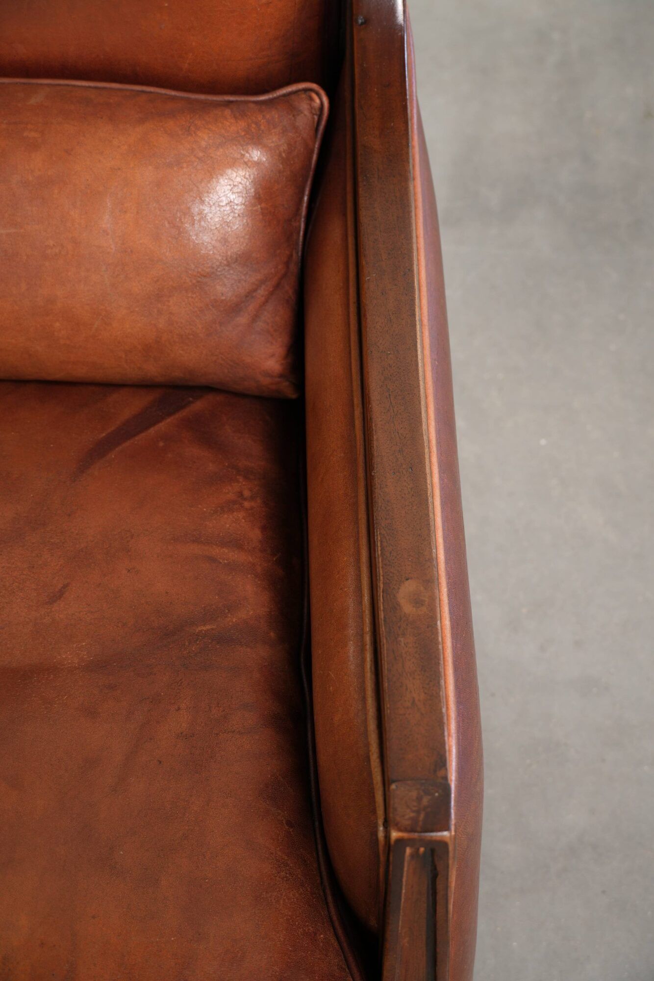 Sheepskin Art Deco design armchair with a comfortable seat and warm colours