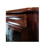 Armoire d’angle antique de l’empire tardif avec étagères en acajou des années 1840