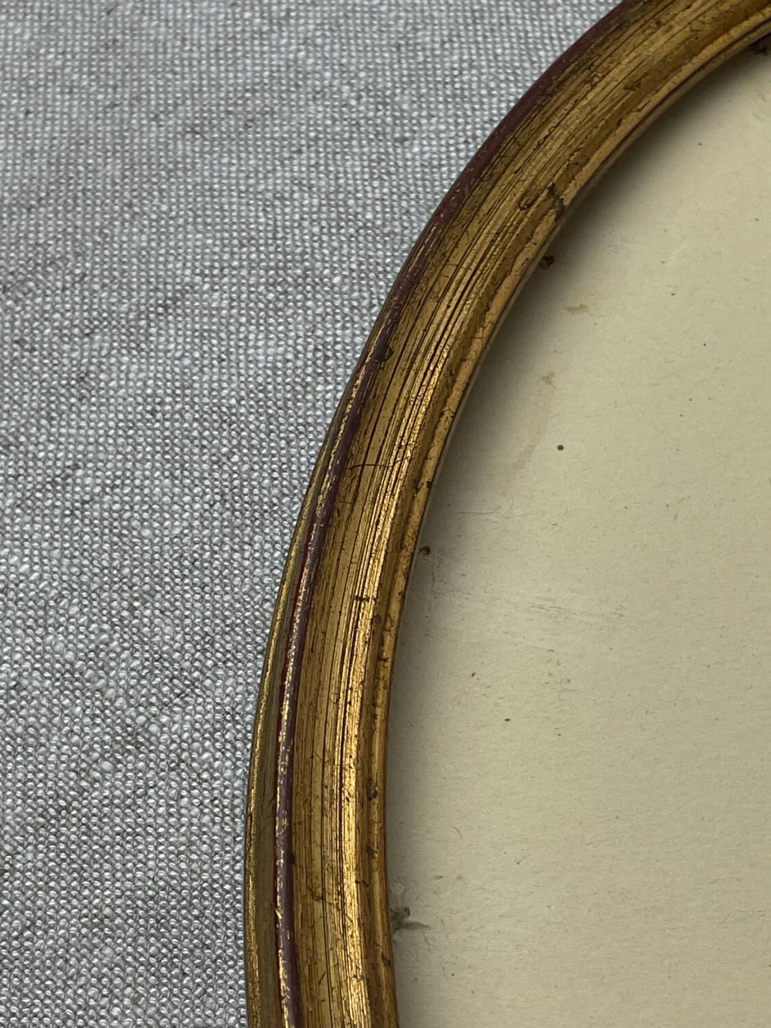 Ancien cadre en bois de forme ovale
