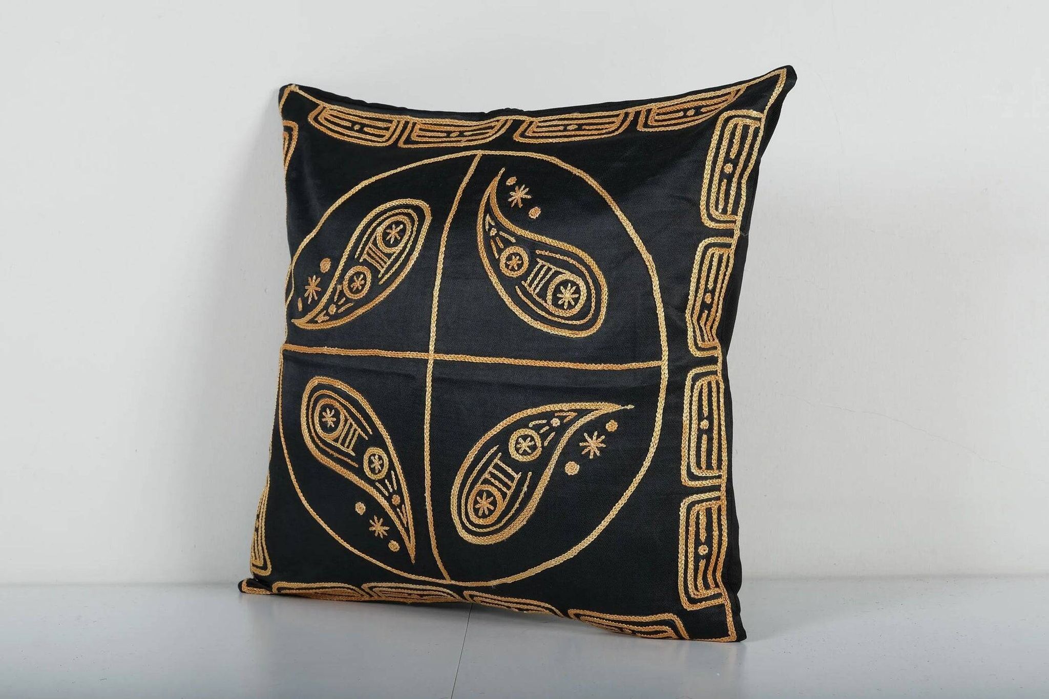 Vintage embroidered cushion cover 43x46 cm