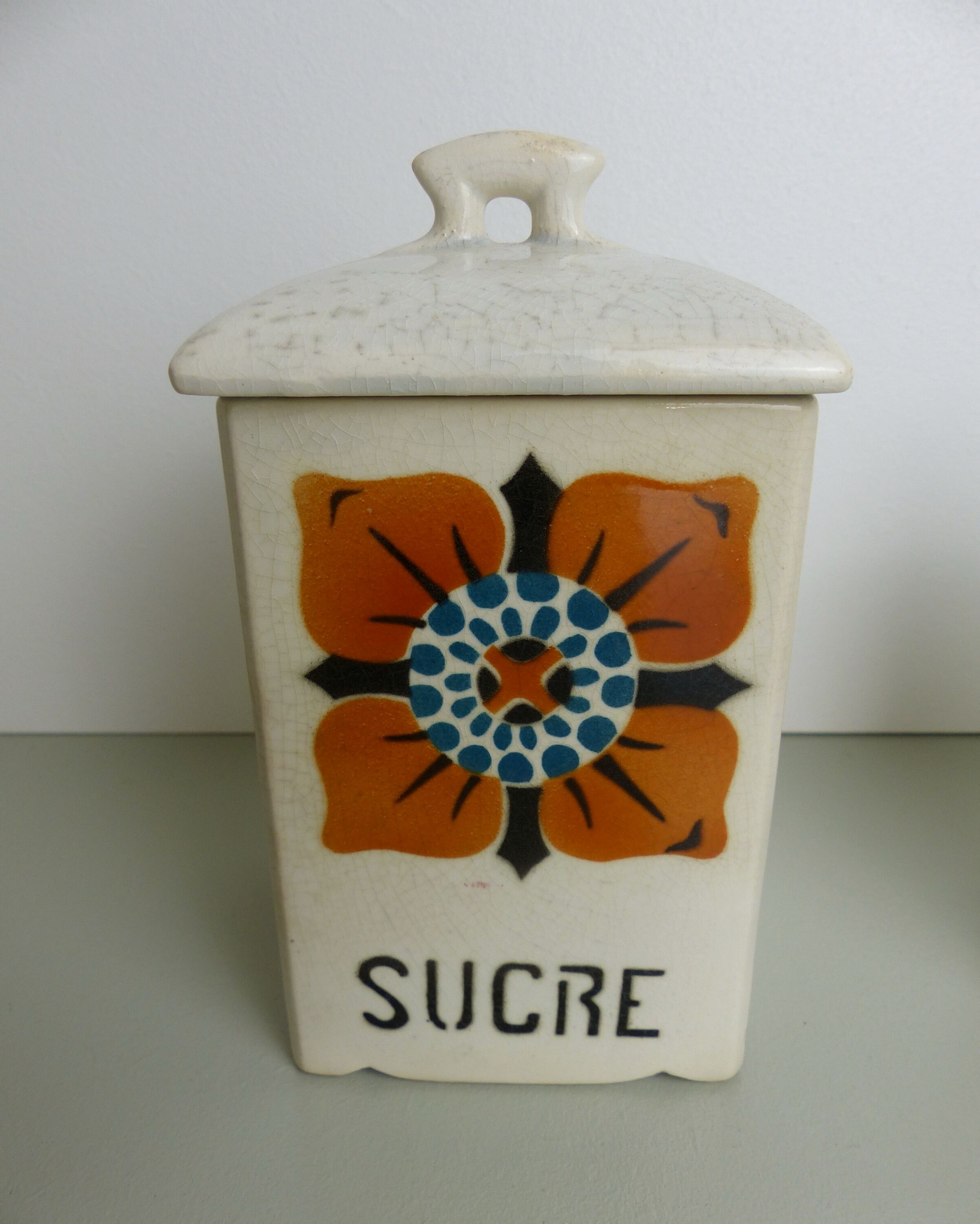 Ceramic spice pot