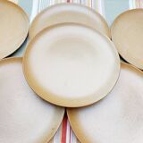 Flat stoneware plates
