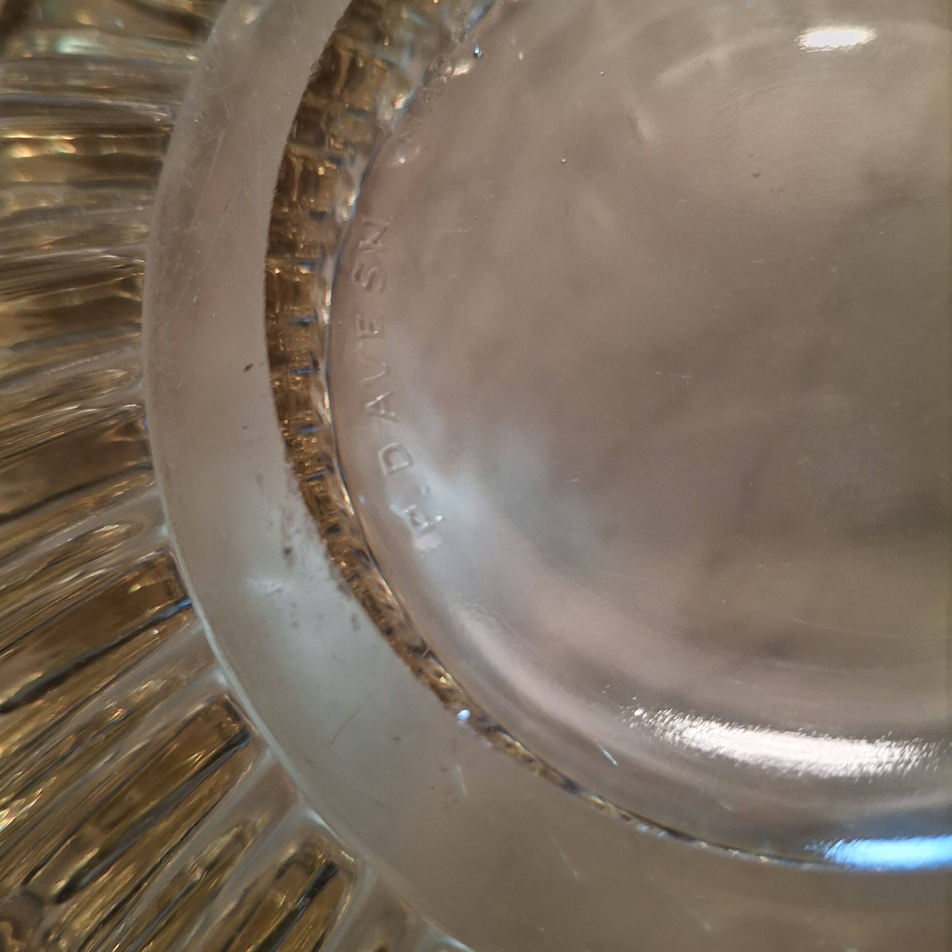 Large glass dish signed Pierre d'Avesn.