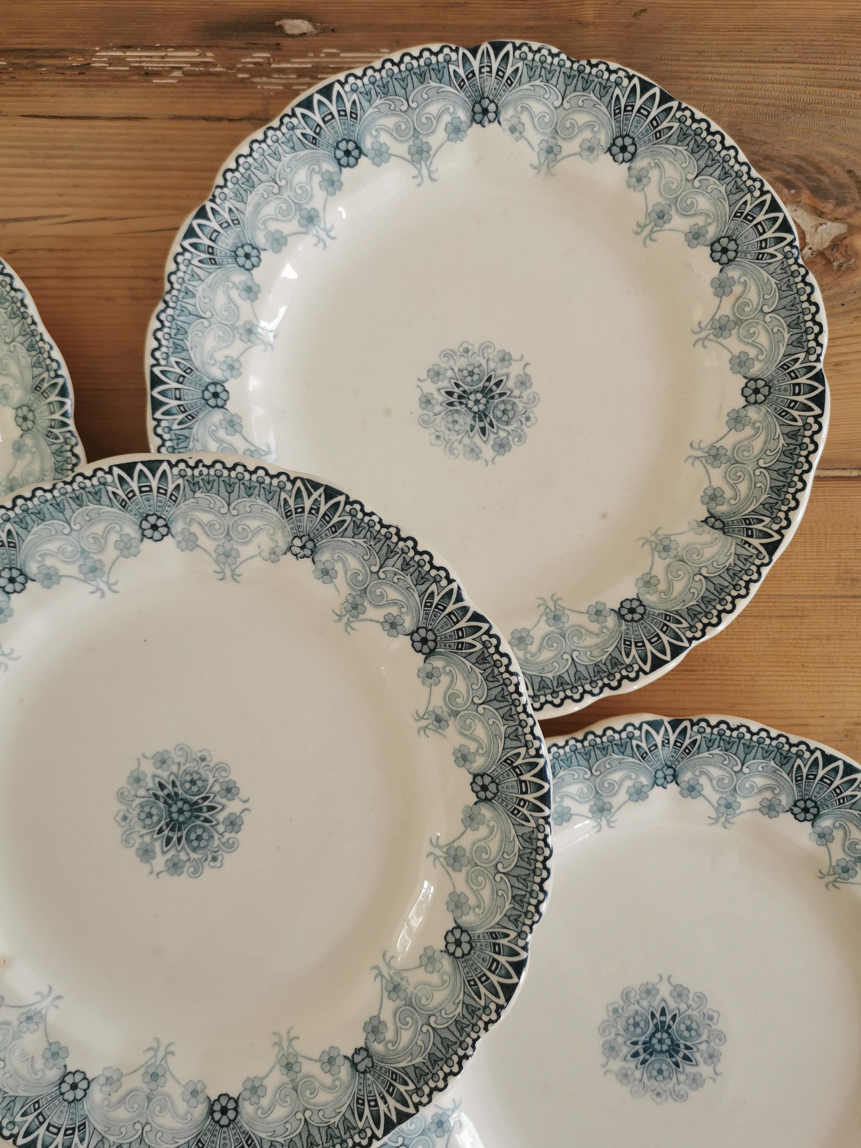 Service de 5 assiettes vintage en Terre de Fer