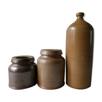 Set of 2 pots and 1 bottle of sandstone, deposited