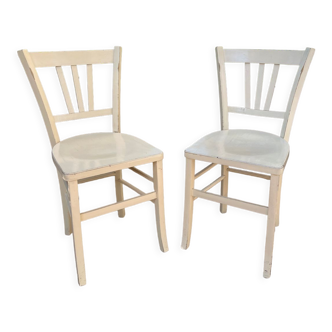 Ensemble de 2 chaises en bois peint