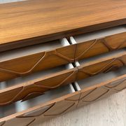 Contemporary chest of drawers