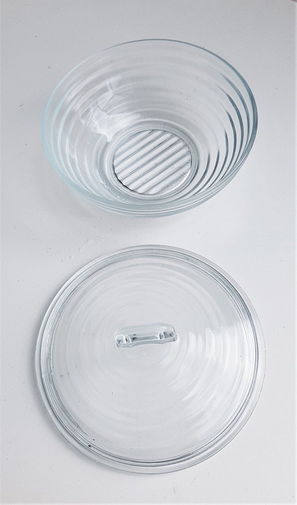 Round-shaped glass box