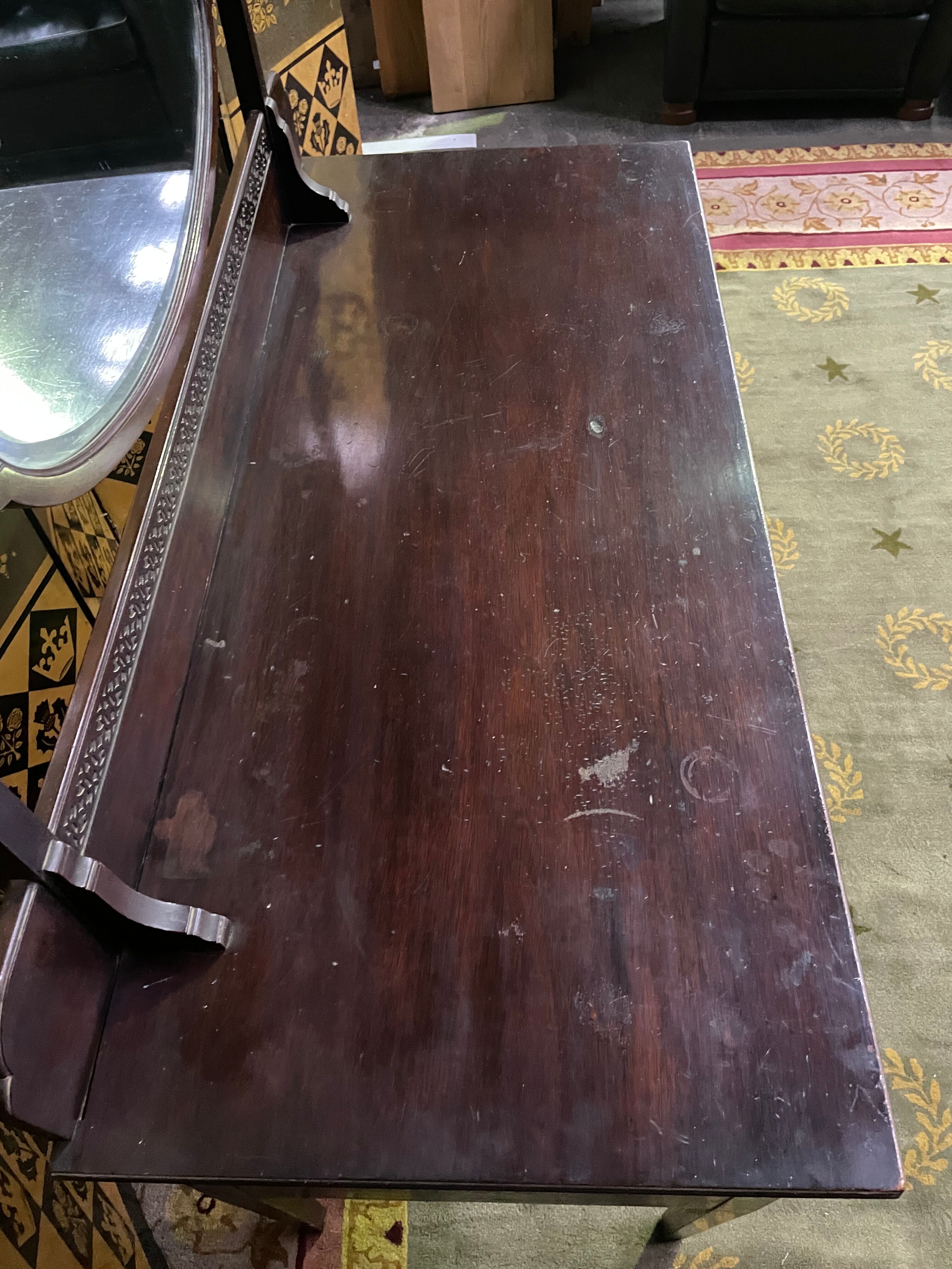 English mahogany hairdresser