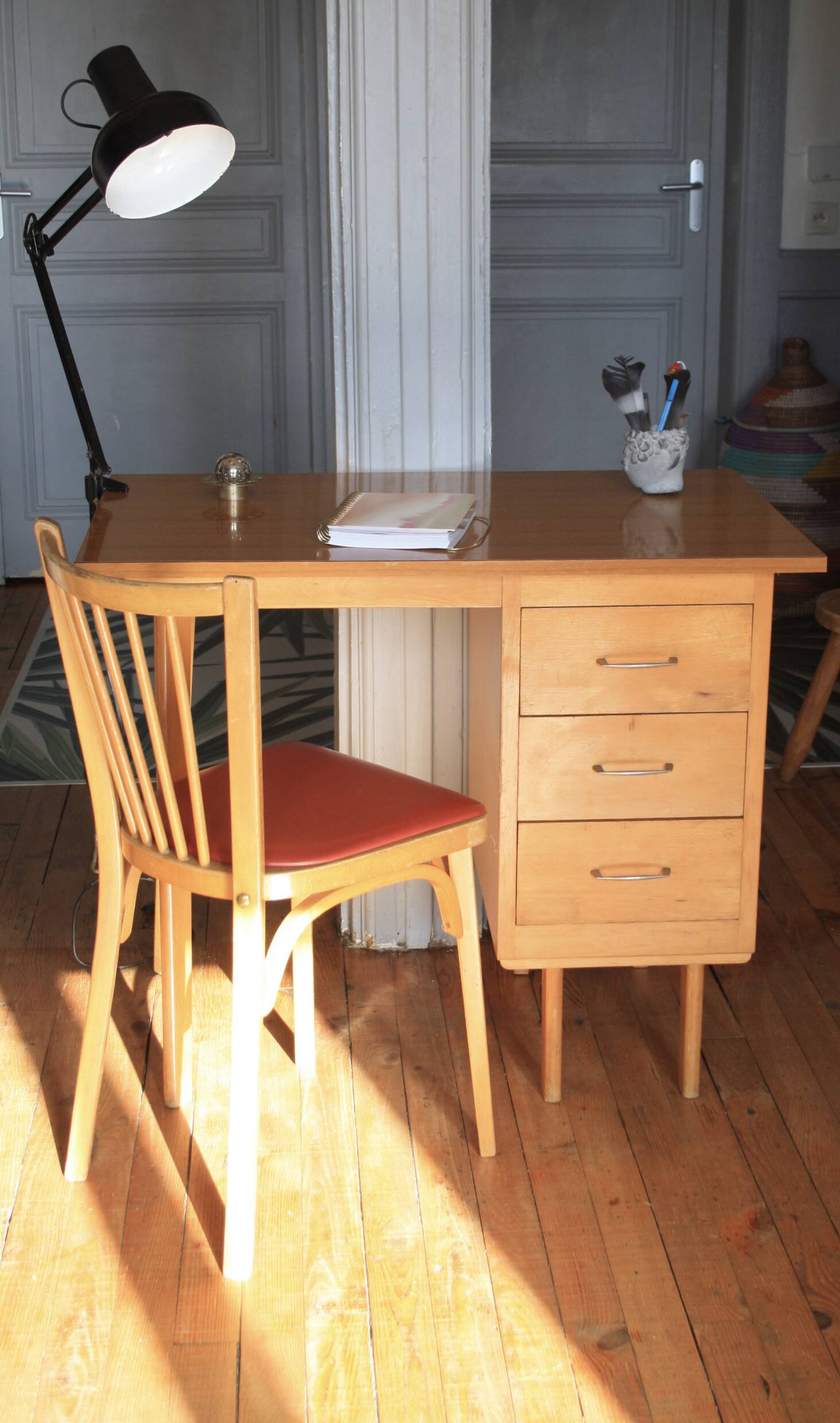 Bureau en bois pieds compas