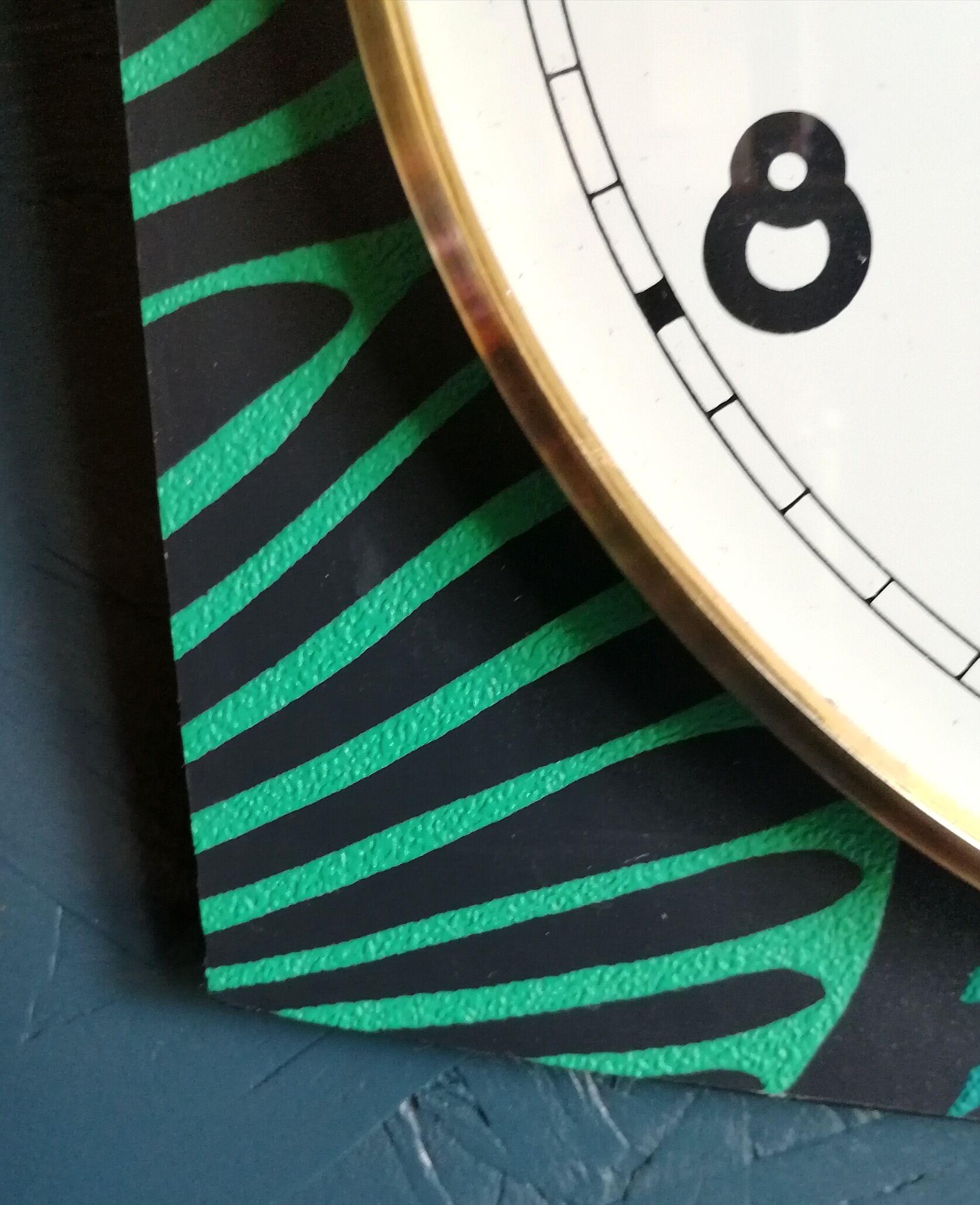 Vintage formica silent wall clock "Beroz ochre green"