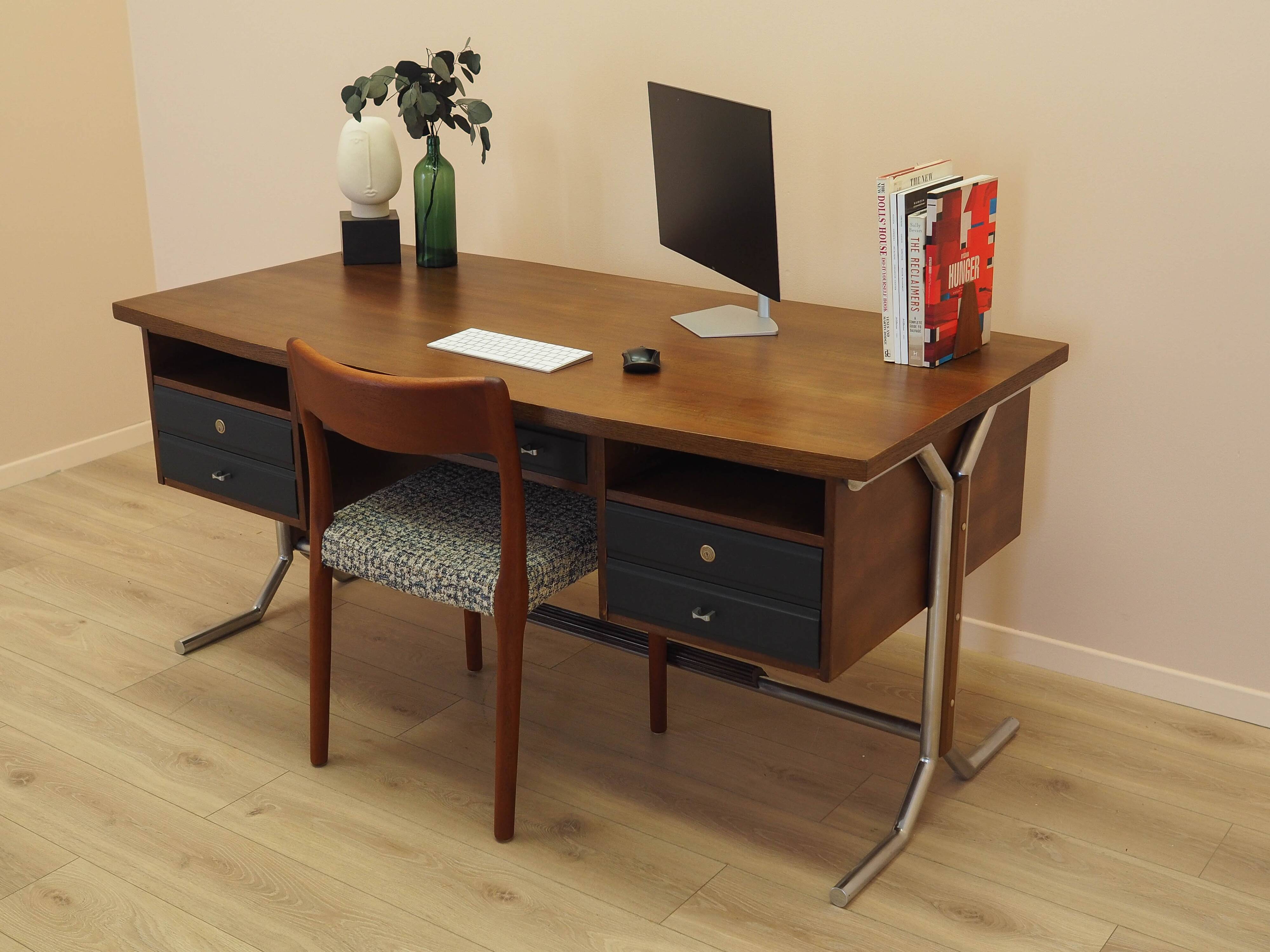 Bureau en noyer, Italie années 1970
