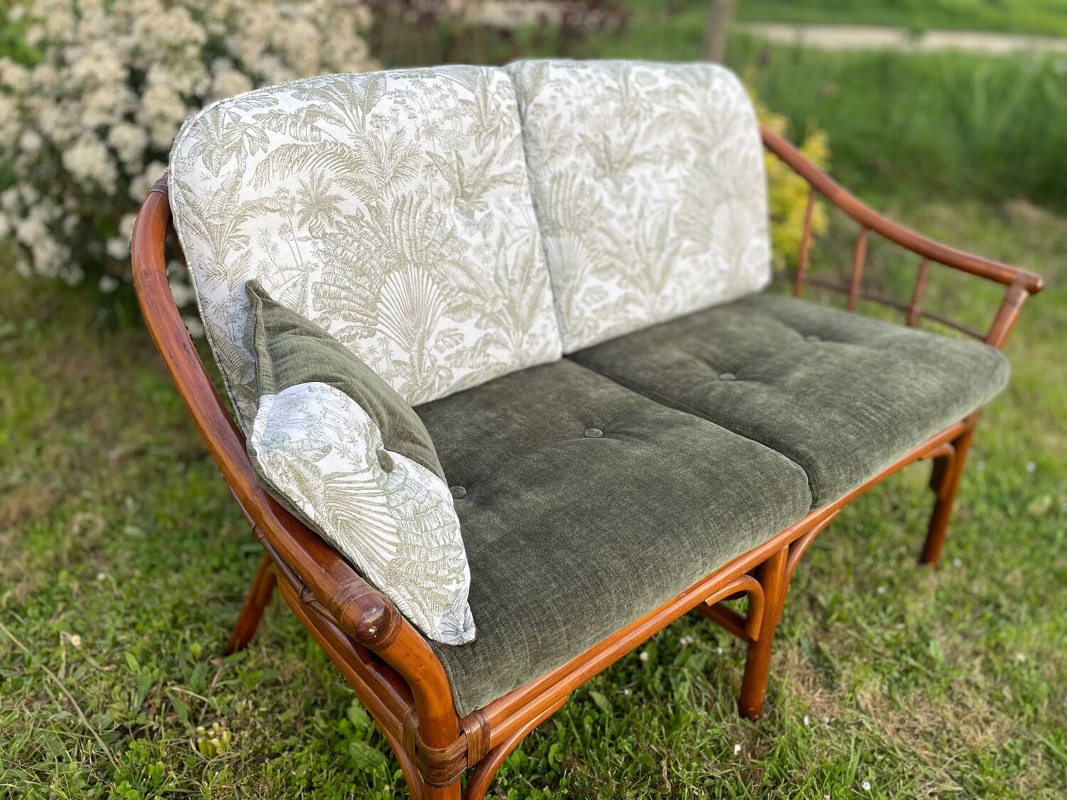 2-seater rattan bench