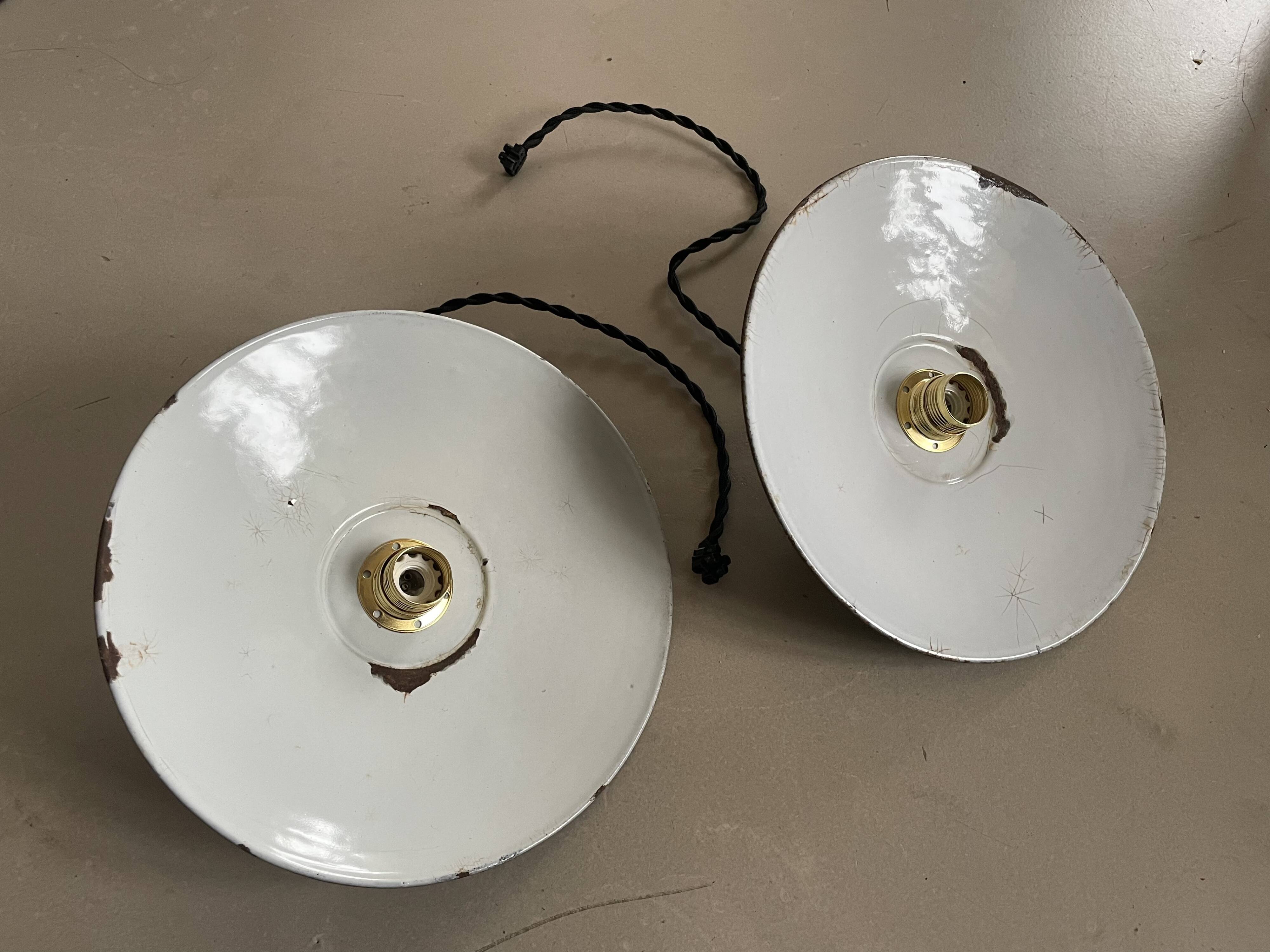 Suspension en tôle émaillée industrielle