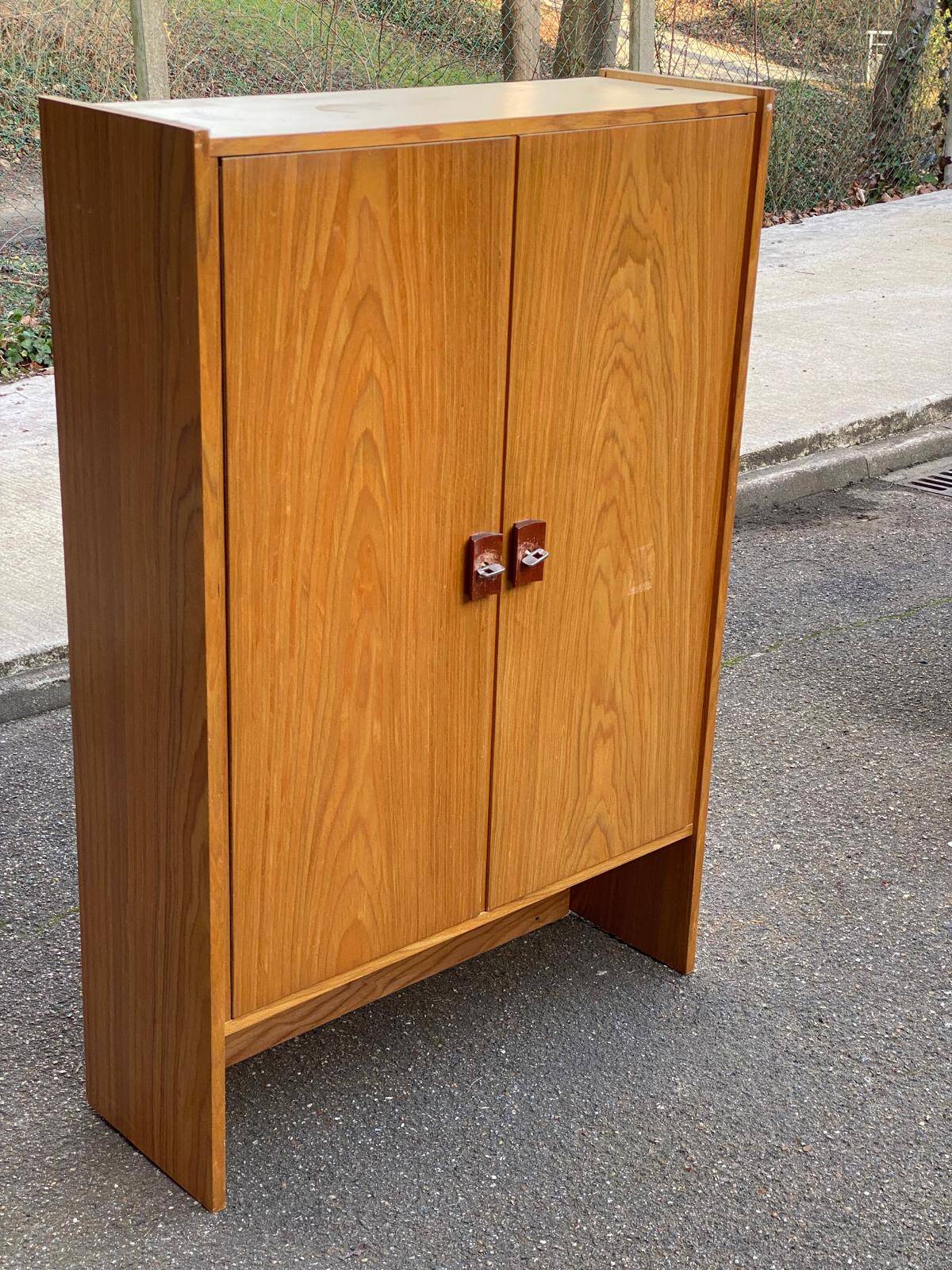 Scandinavian wardrobe with 2 sections in oak from the 1970s.