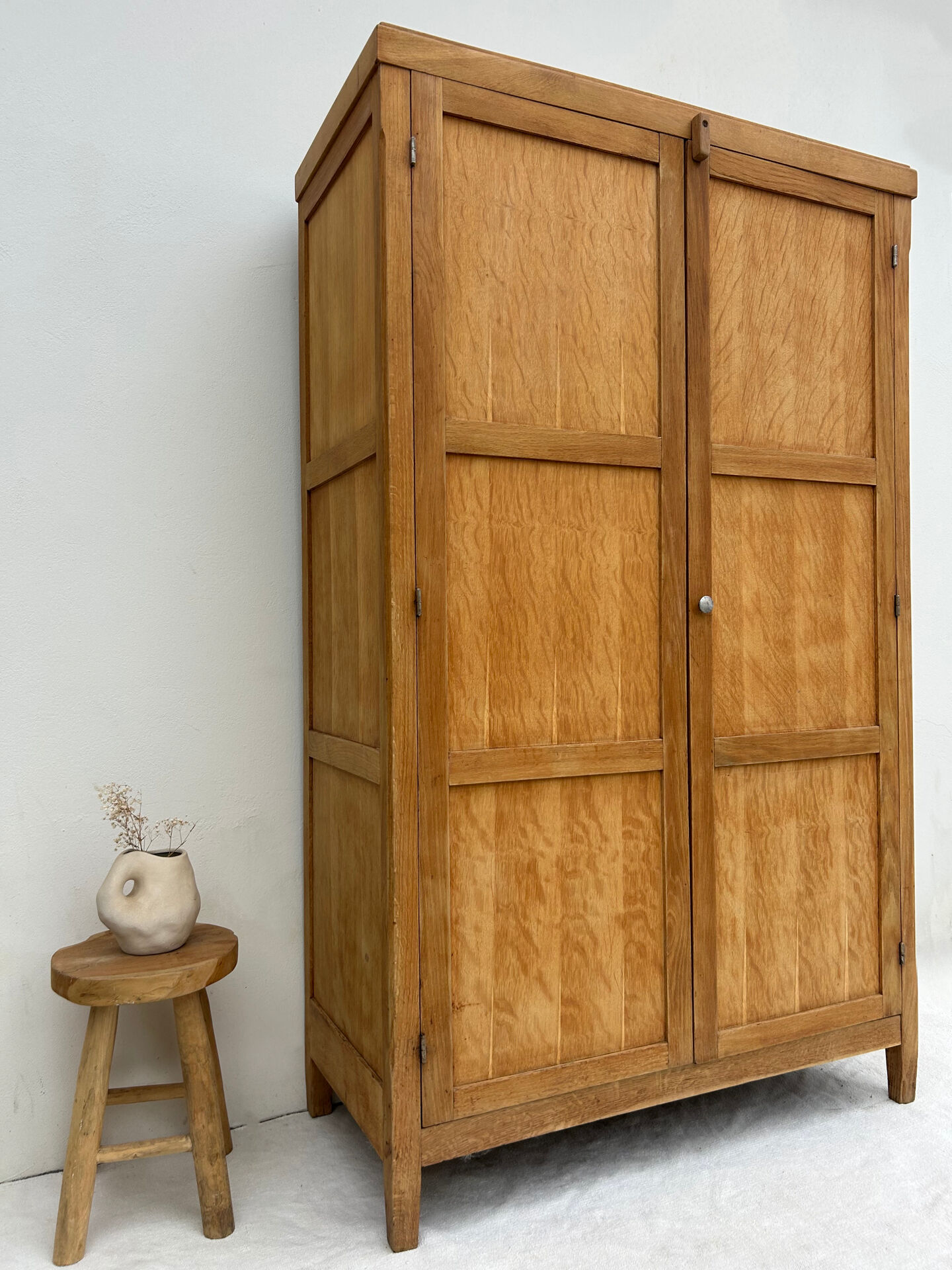 Armoire parisienne rénovée 
