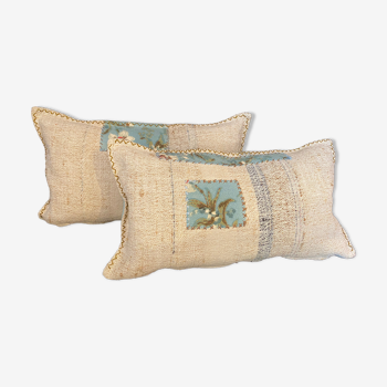Paire de coussins en toile ancienne style kilim tissés, patchés et  brodés main, et tissu vintage
