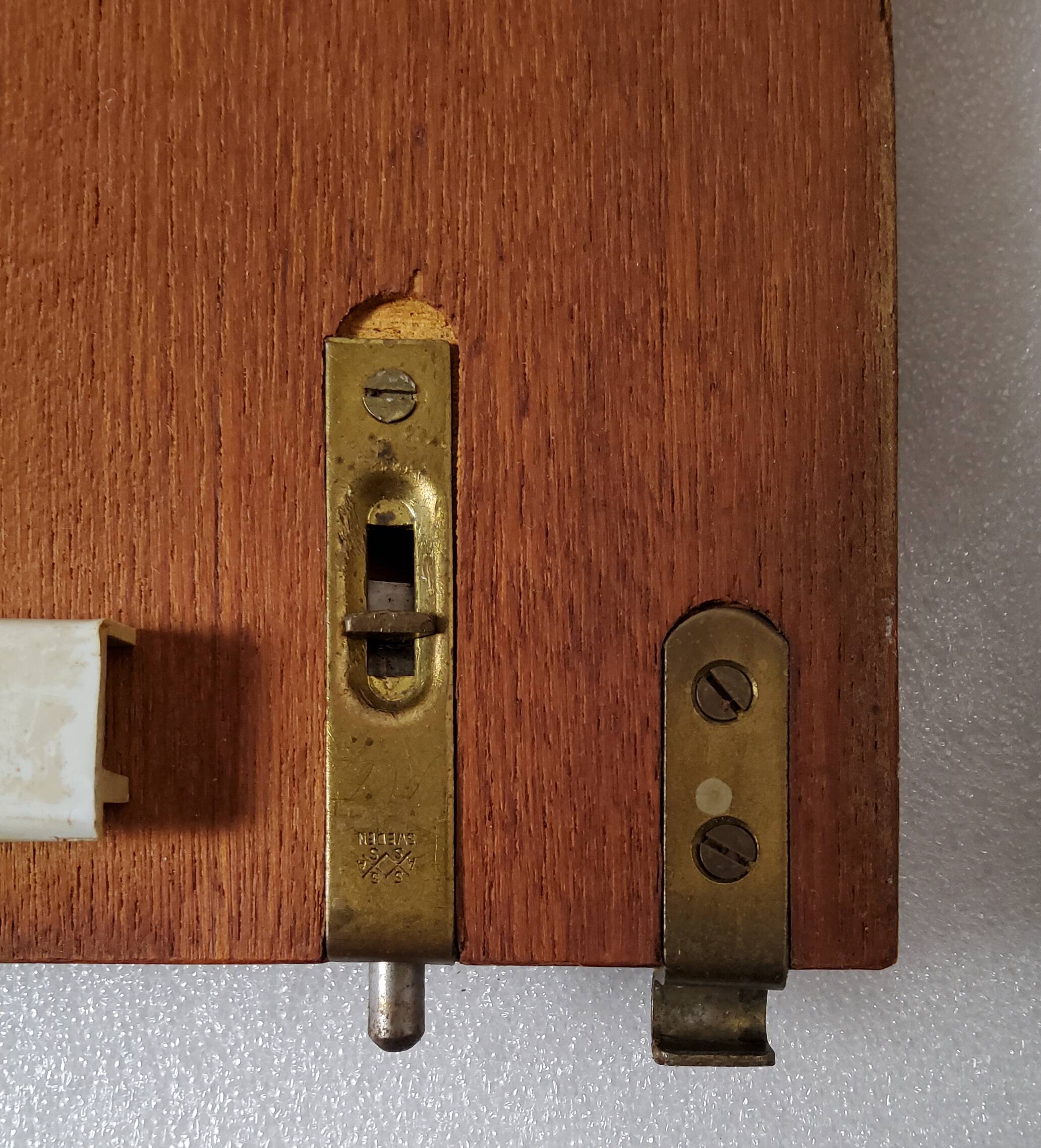 Vintage wall shelf by Nisse Strinning