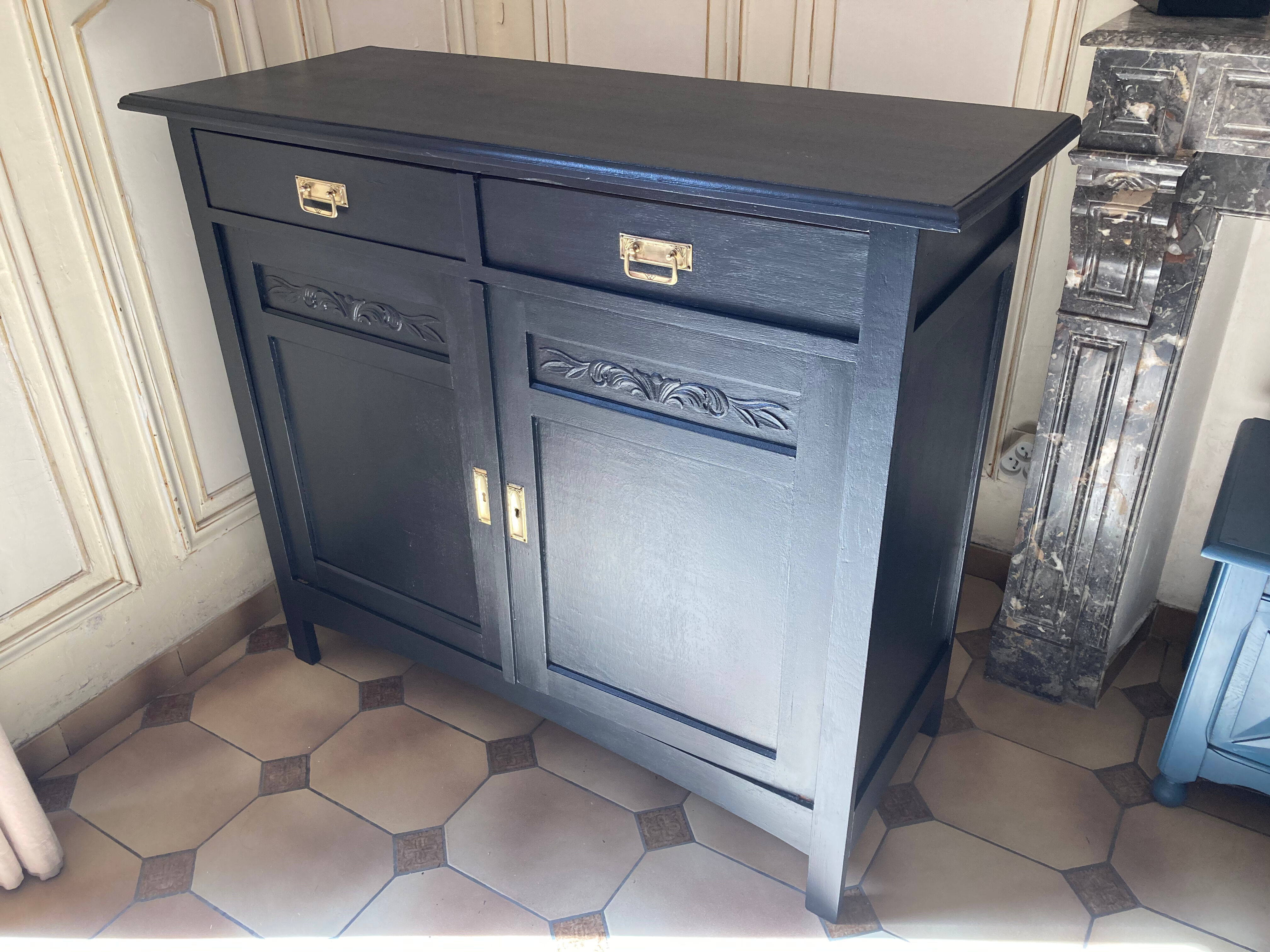 Art-deco period oak commodus