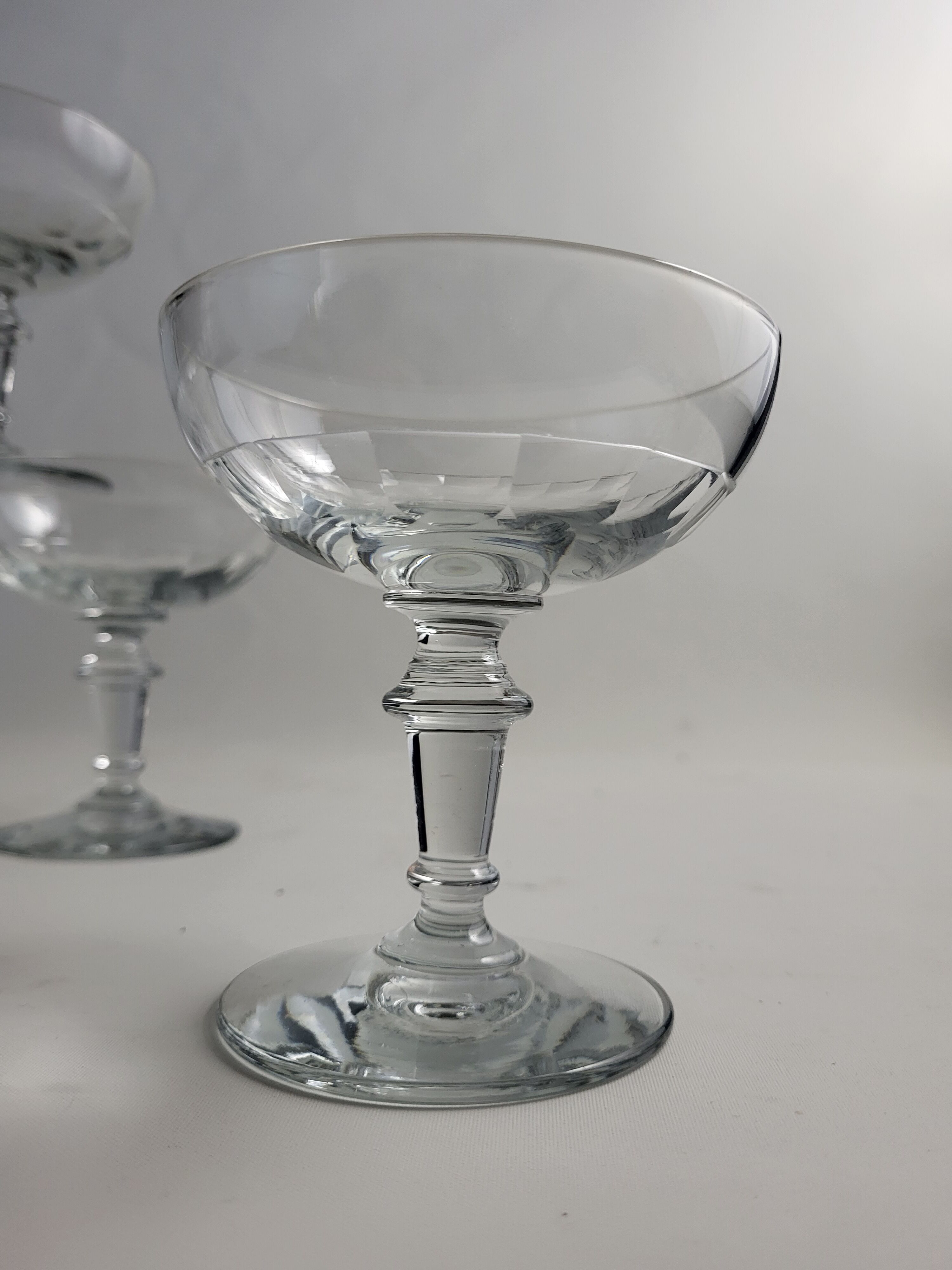 Set of 8 glass champagne glasses XIXth