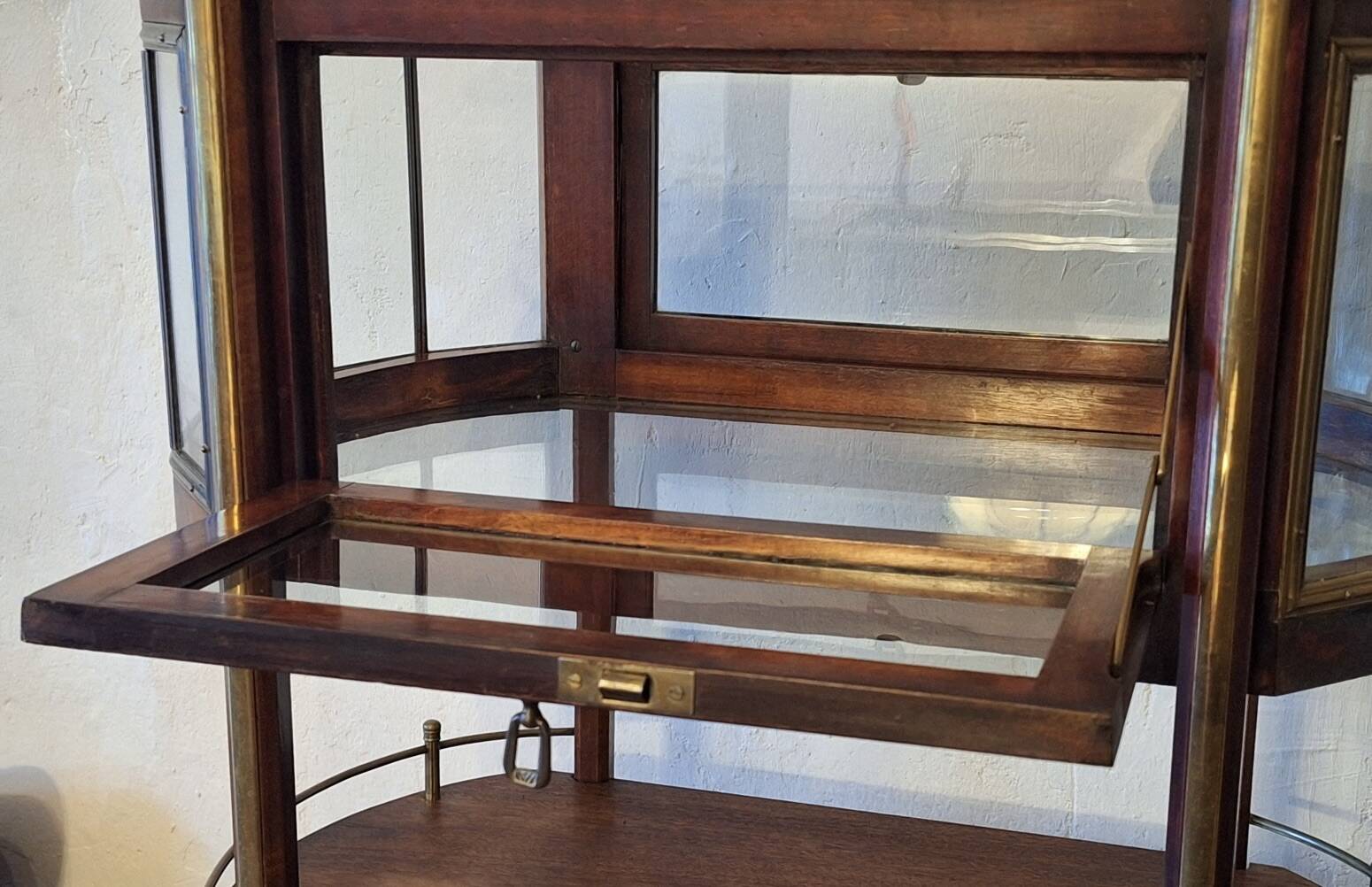 Serving trolley / bar cart in mahogany, brass and glass, 1920