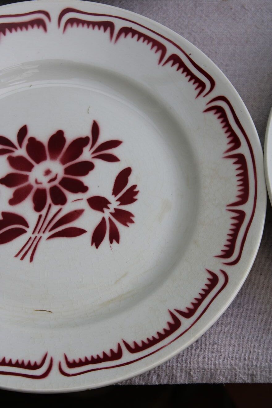 Set of 6 flat ceramic plates