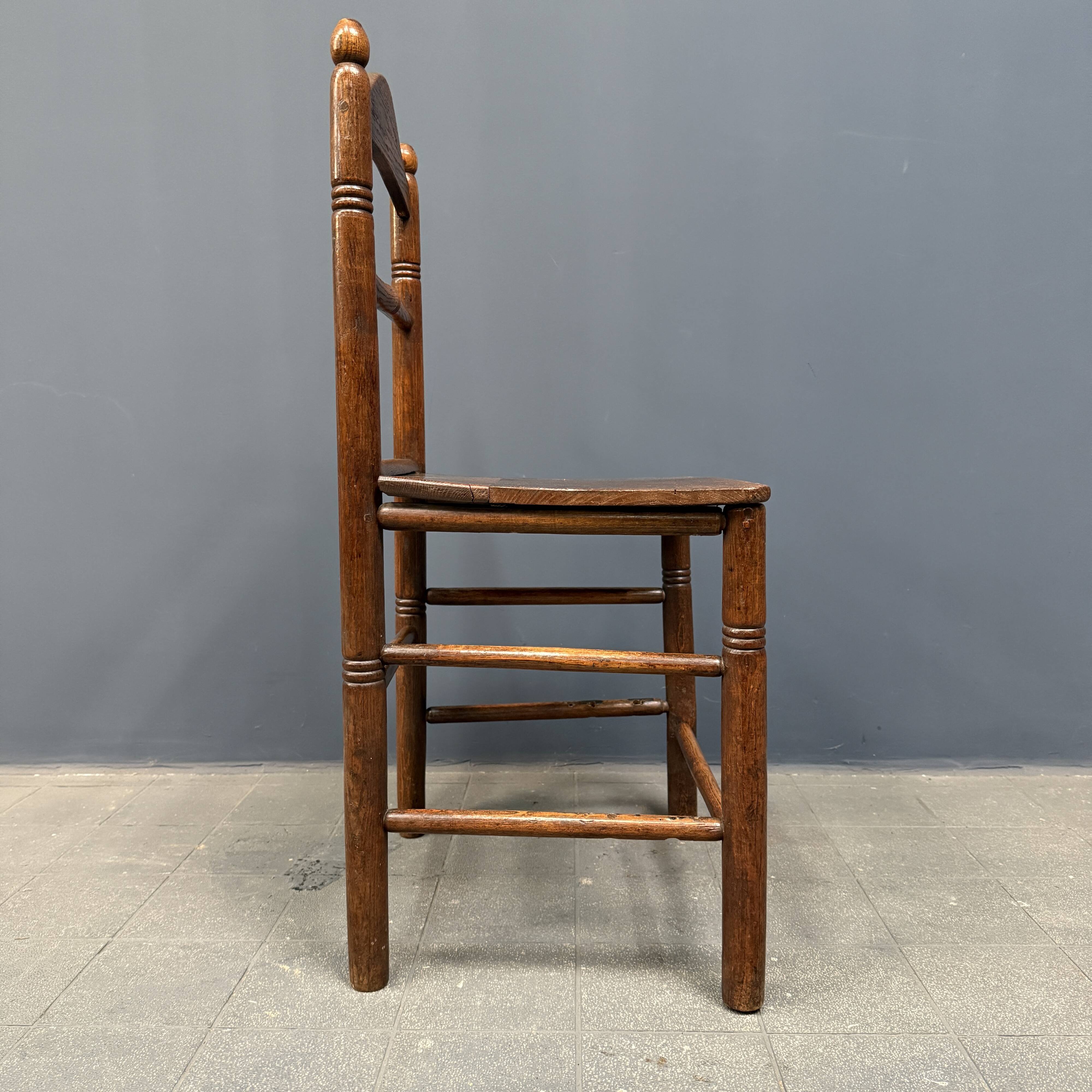 Ensemble de six chaises de cuisine anglaises anciennes