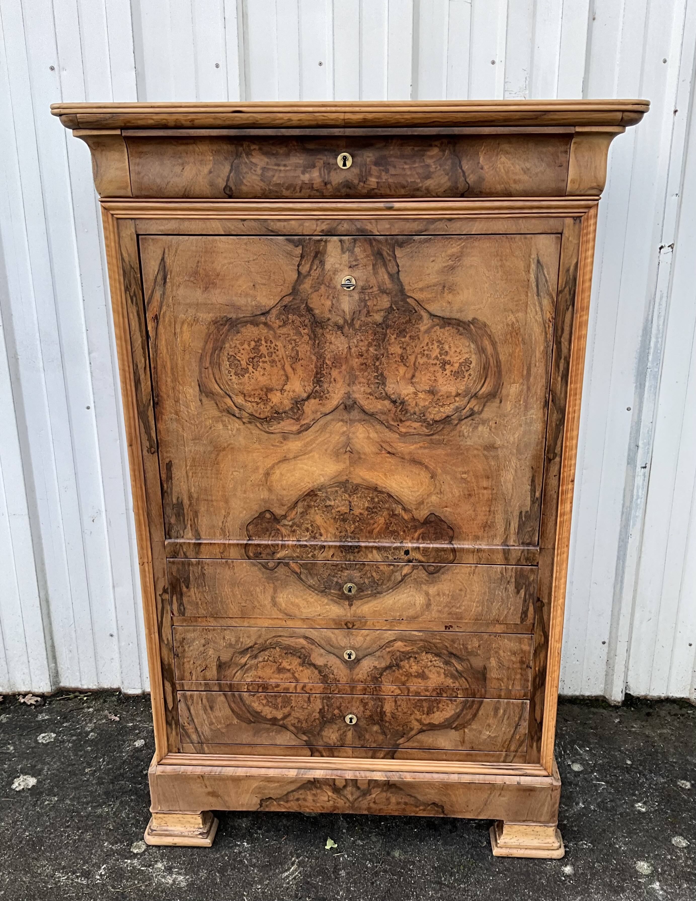 Louis-Philippe secretary, mid-19th century, in walnut burl.