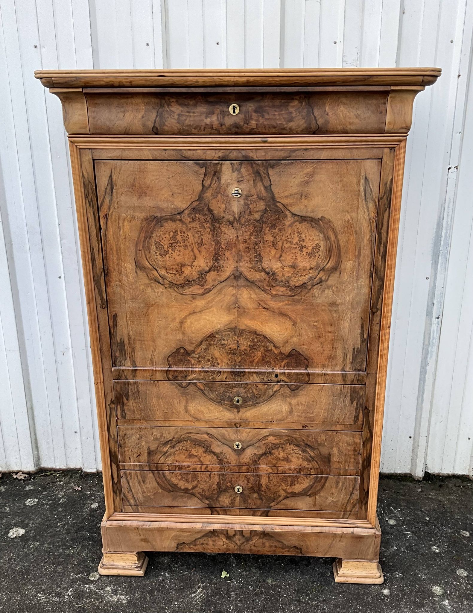 Louis-Philippe secretary, mid-19th century, in walnut burl.