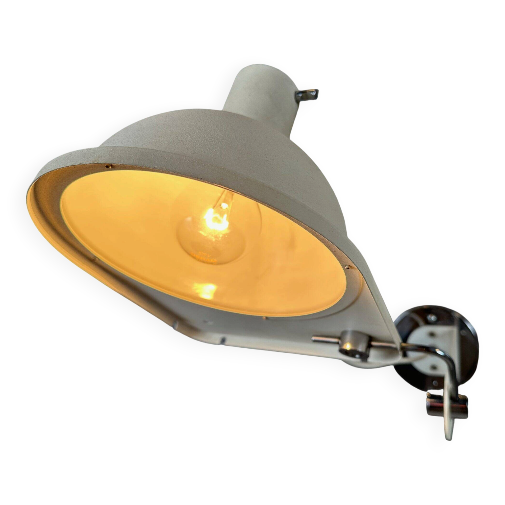 1970s white satin Italian wall lamp by Grignani for Luci