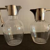 Set de 2 carafes ou pichets en métal argenté et cristal