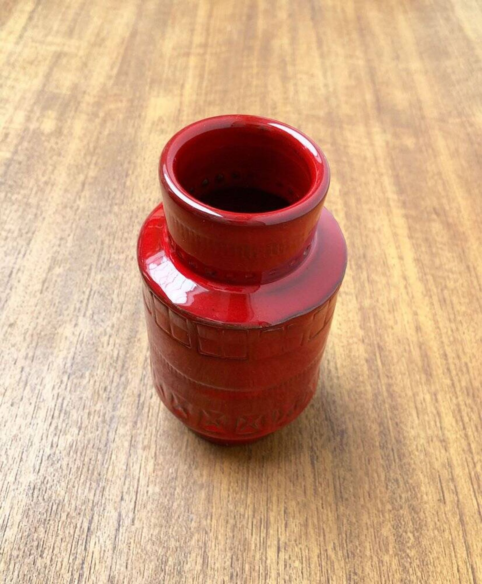 Red pottery vase Rimini Italian from the mid-century by Aldo Londi for Bitossi, 1960s.