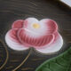 Plat à décor fleuri