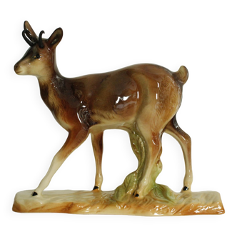 Grand bibelot jeune chamois en céramique