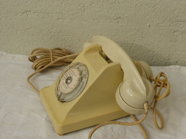 Bakelite vintage phone
