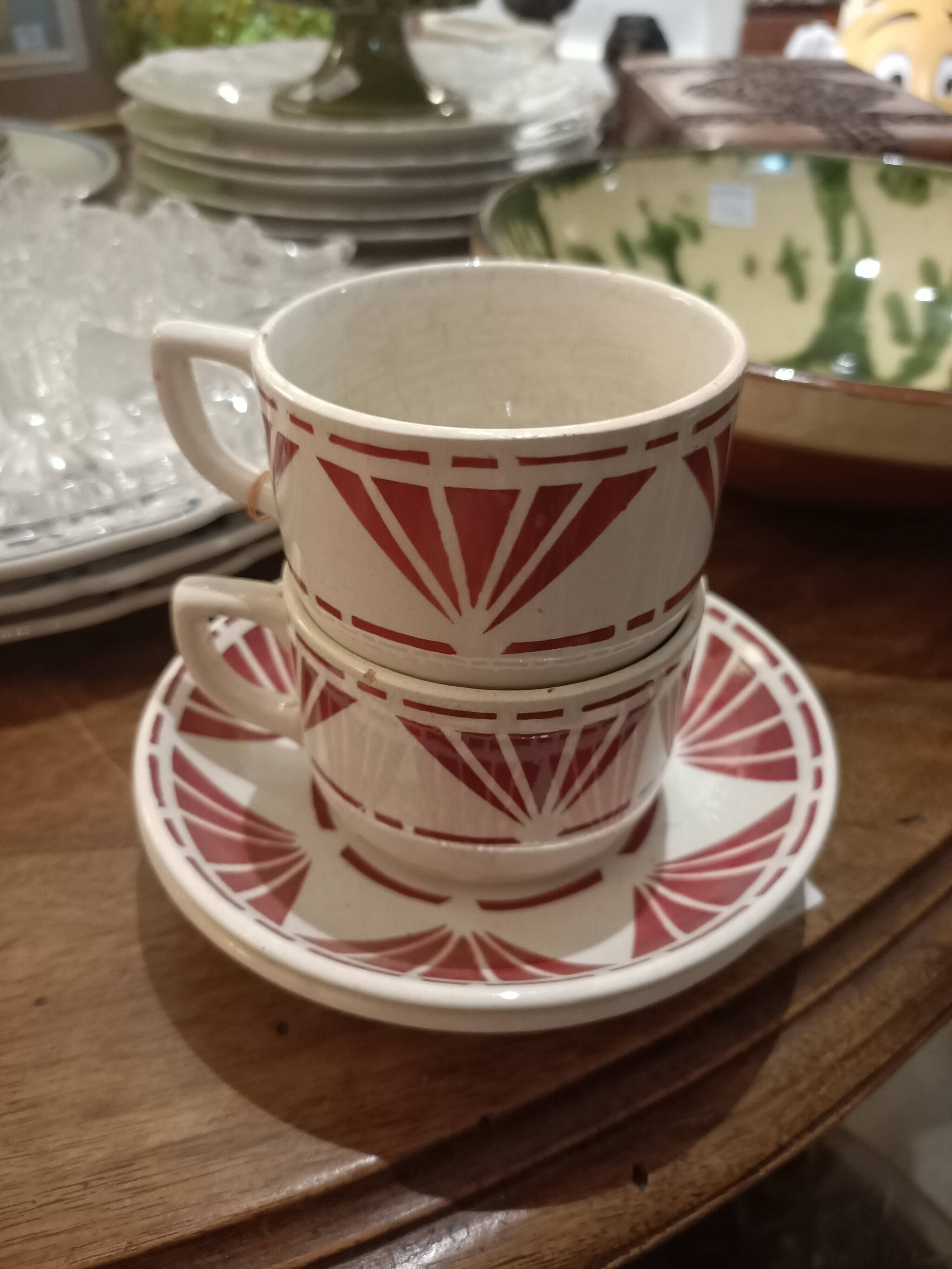 Lot de deux tasses avec soucoupes