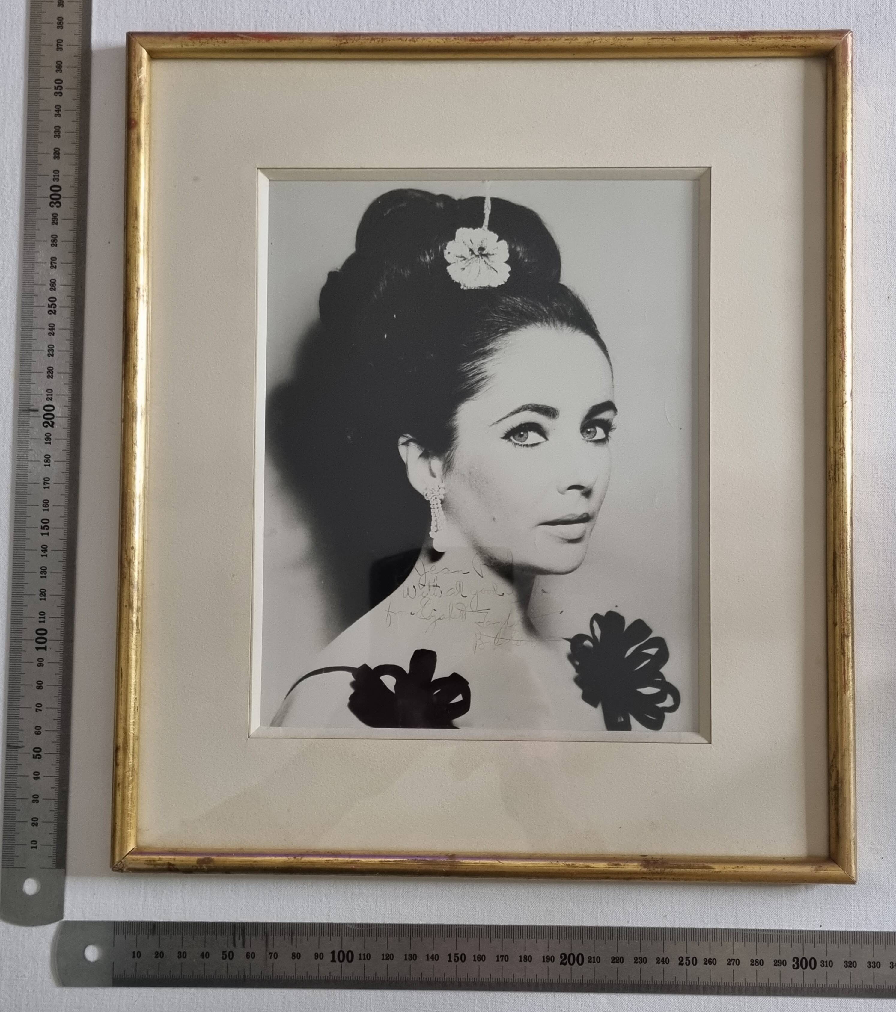 Signed photograph of Elizabeth Taylor, framed silver print 32x37 cm.