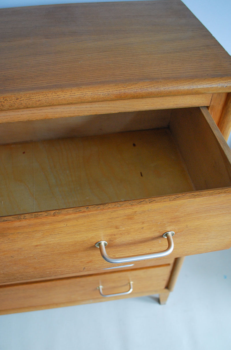Commode vintage en bois pieds compas