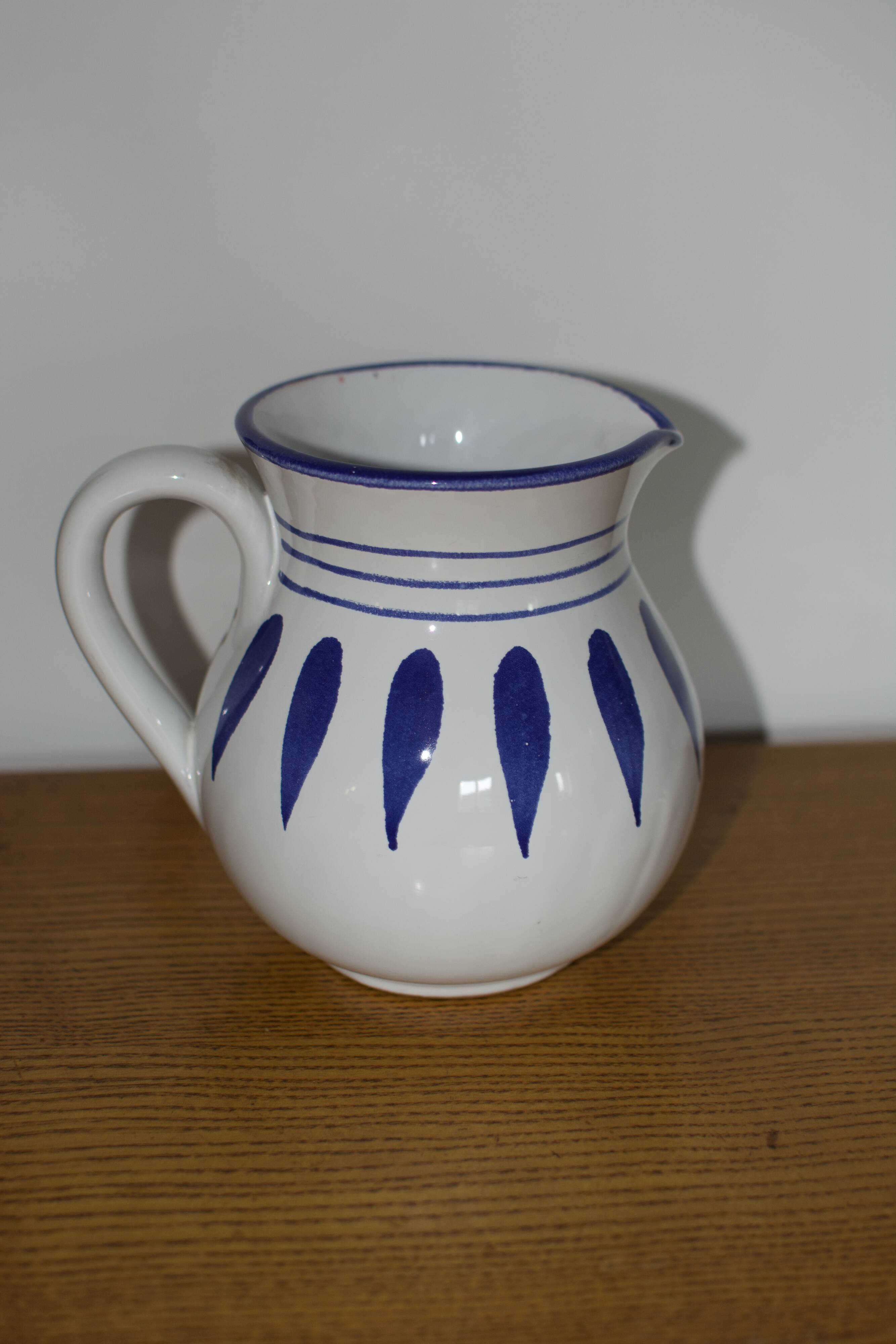 Pichet vintage à motifs bleu