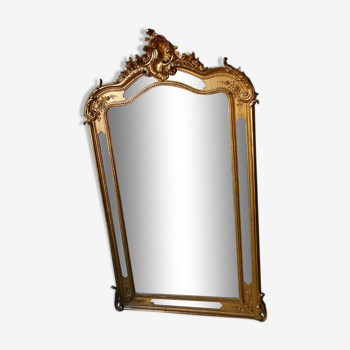 Miroir en bois dore Louis XV a encadrement