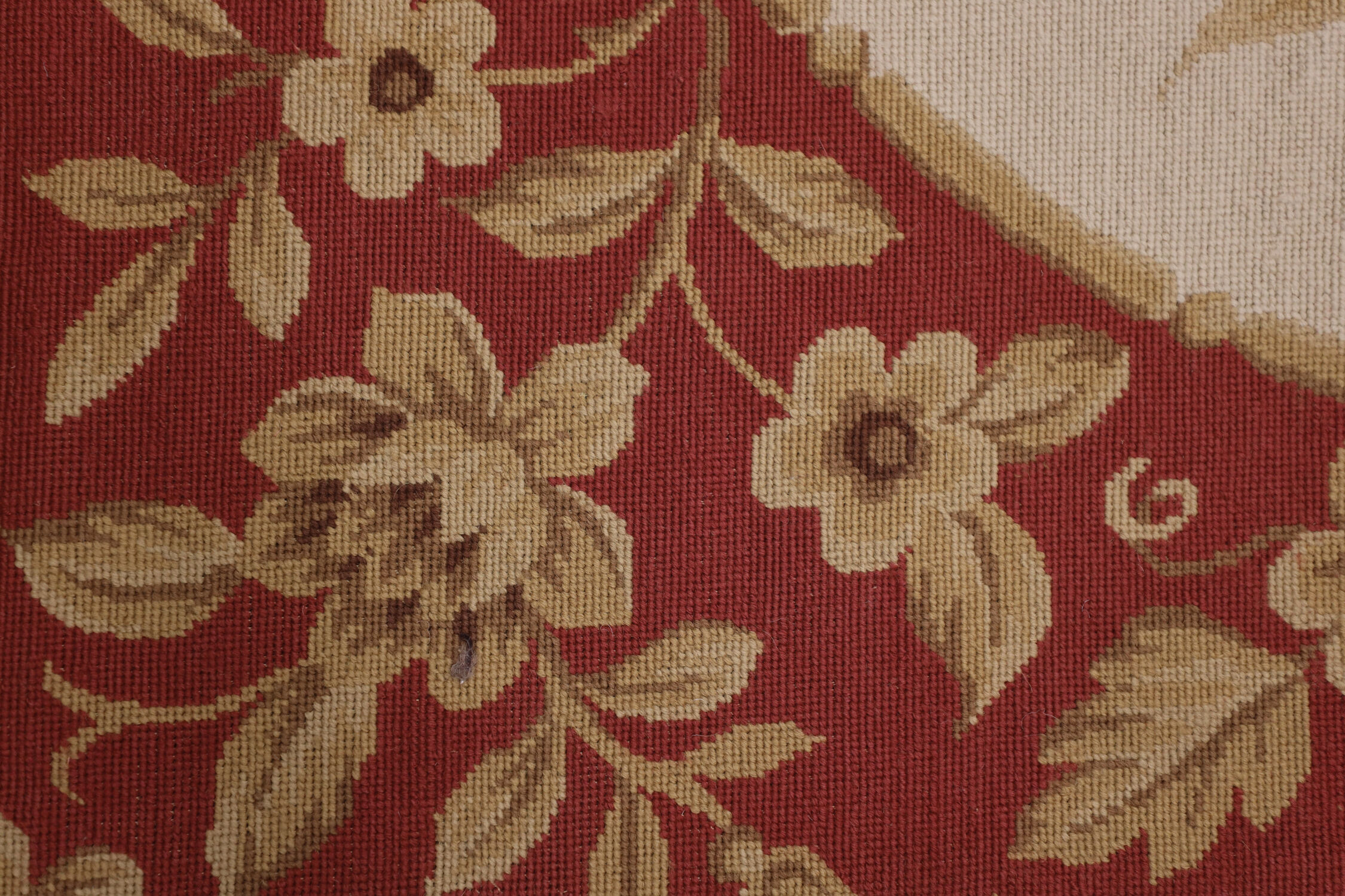 NEW Traditional Floral Needlepoint Rug Handmade Red Cream Wool Area Rug- 91x152cm