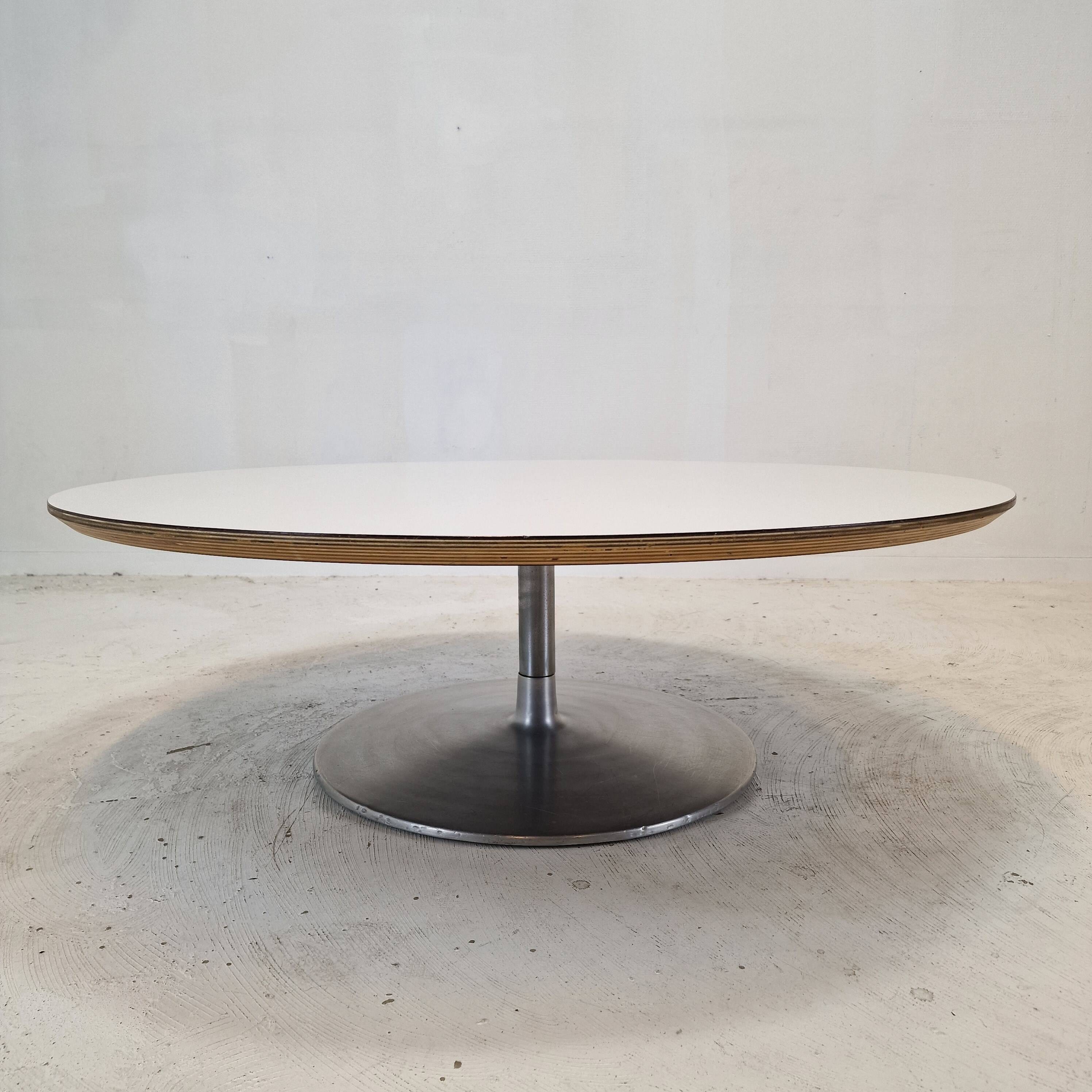 "Circle" Coffee Table by Pierre Paulin for Artifort, 1960s