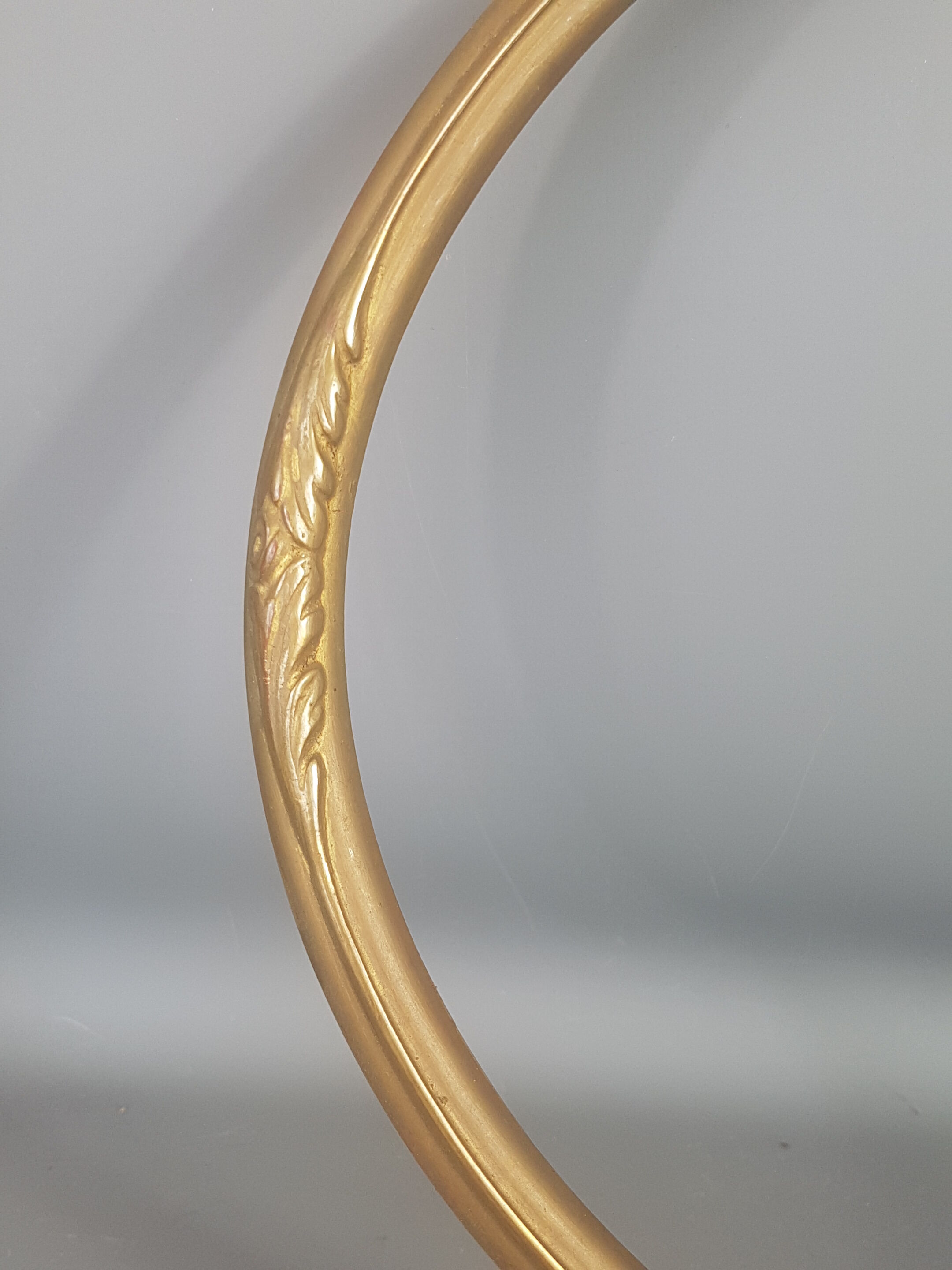 Fine old oval frame wood - gilded stucco 42x31 cm