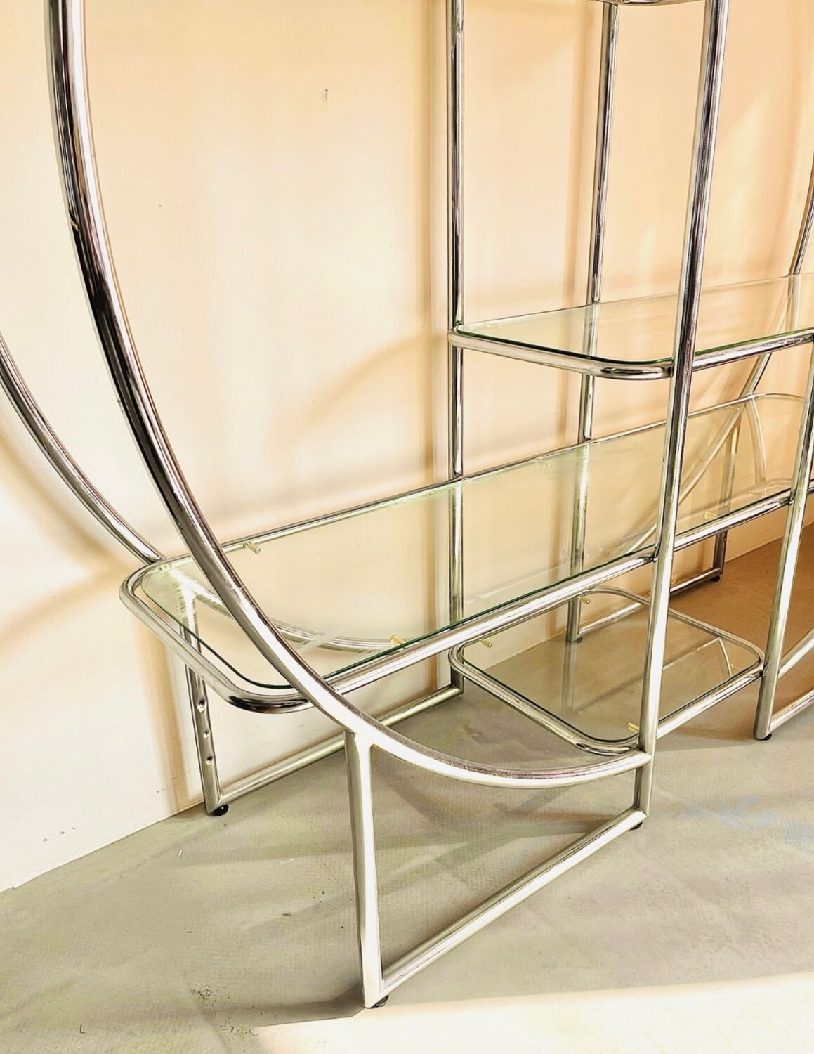Chromed metal large riund room divider shelving show case etagere milo baughman style