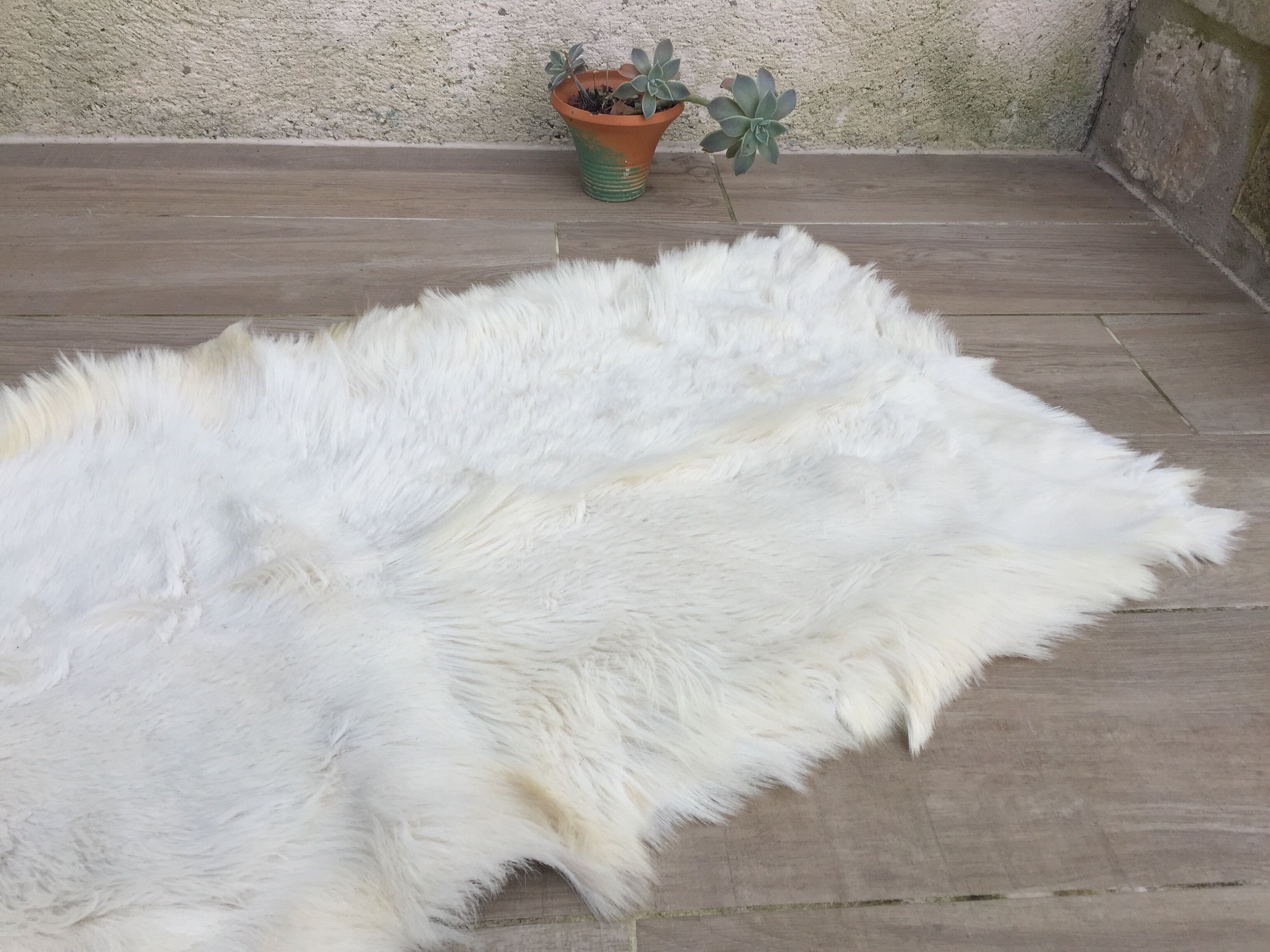 Vintage white skin carpet - 60 x 125cm